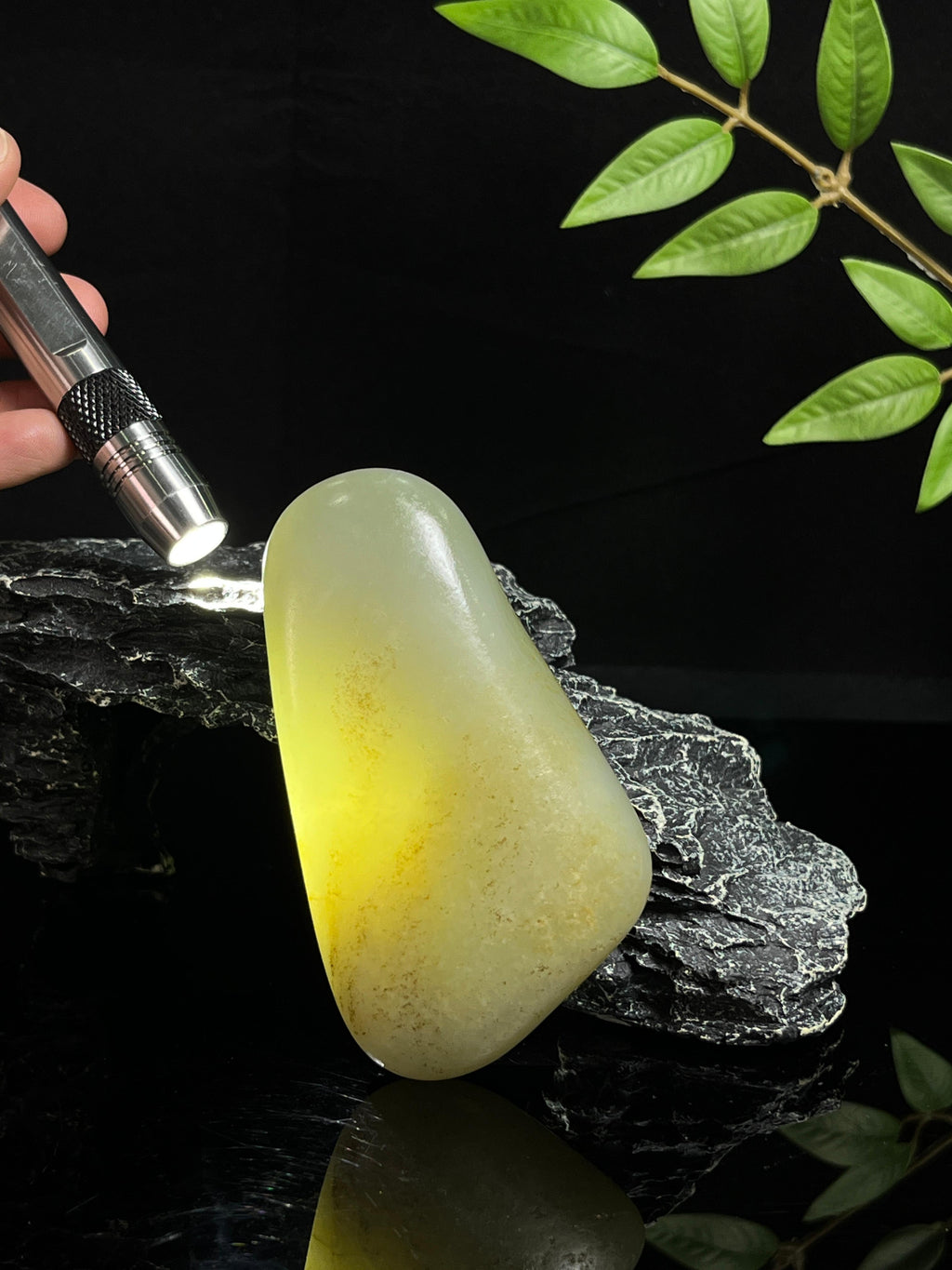 新疆和田玉青白种洒金皮籽料原石手把件（yc230675）