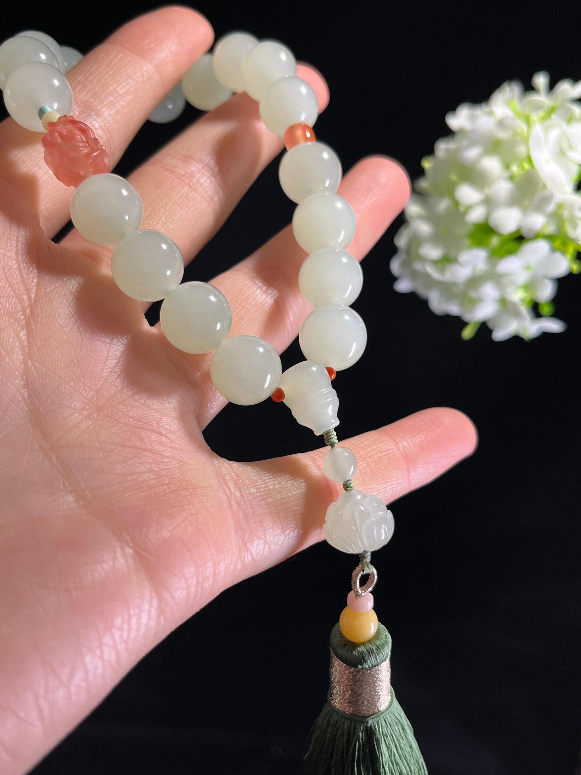 新疆天然和田玉“青瑶缀绯”青白玉手串手持（yc277085）