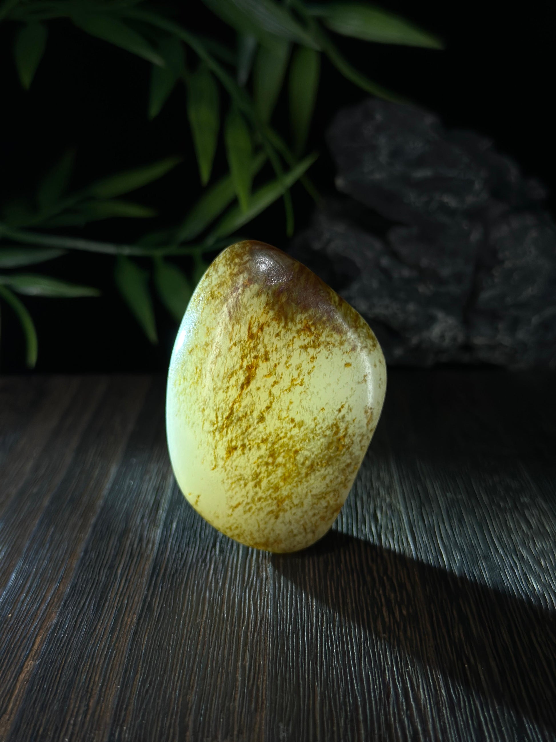 新疆和田玉珍品白玉秋梨皮籽料手把件（yc698546）