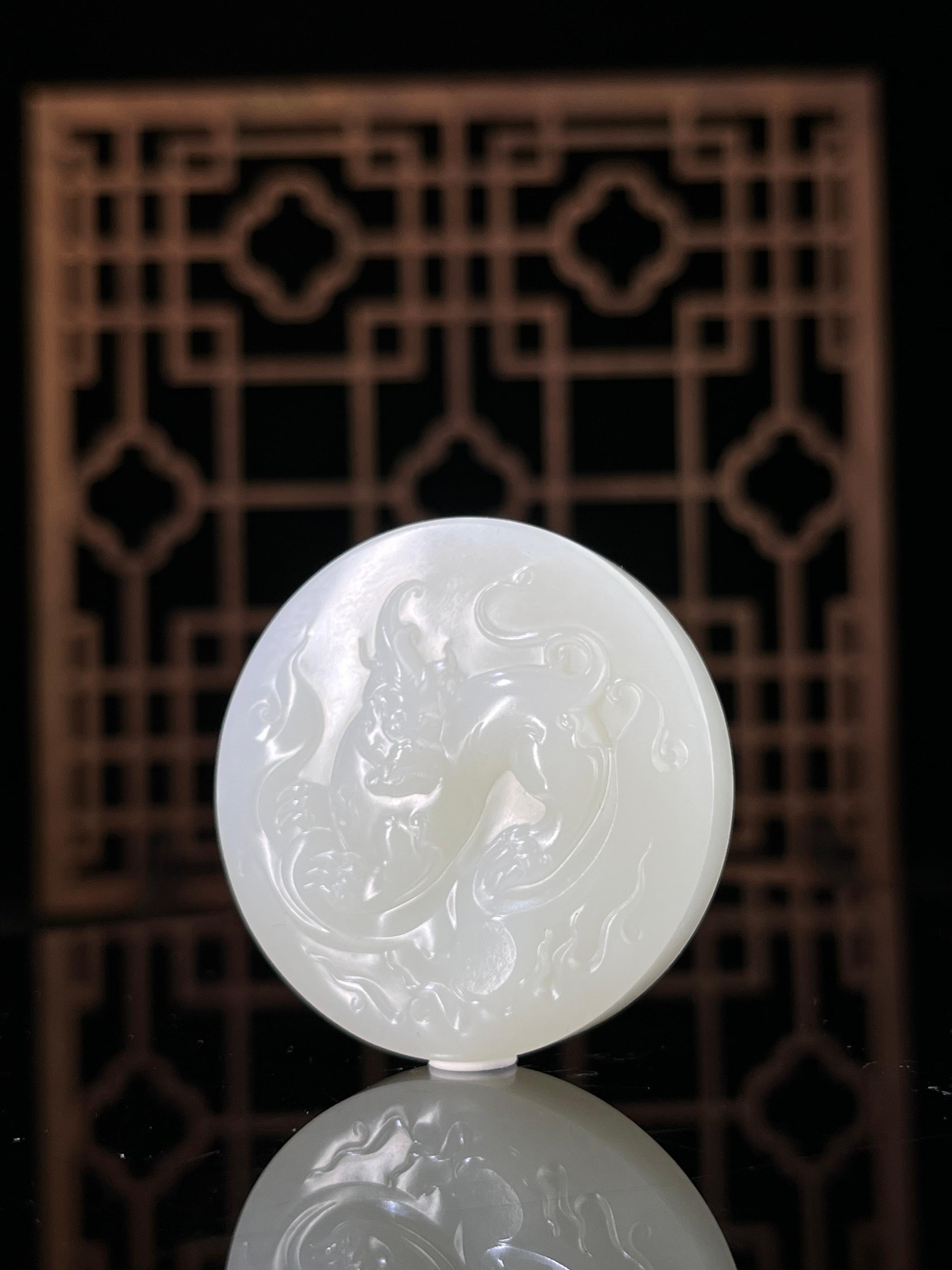 新疆和田玉天然羊脂白玉麒麟挂件（yc232388）