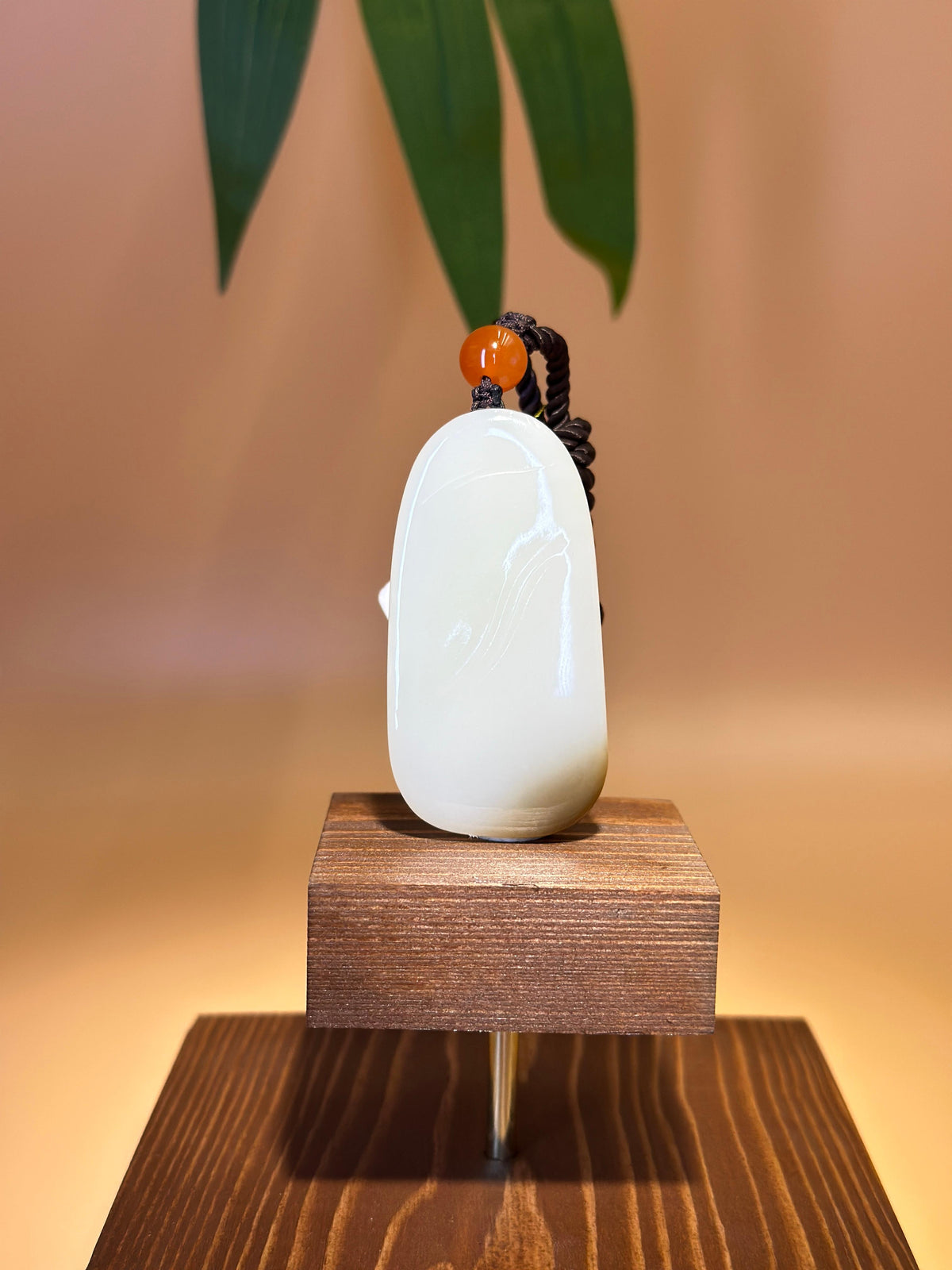 和田玉.糖白料俏色巧雕吊坠（yc772380）