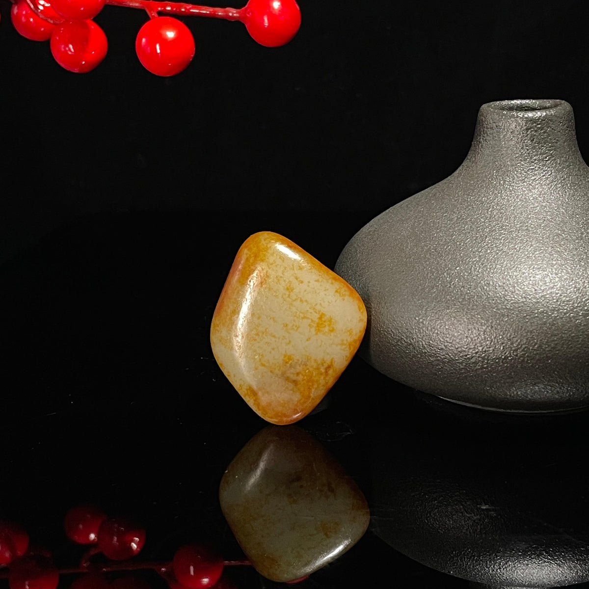 新疆和田玉“霞绯凝雪”白玉洒红皮籽料（yc446207）