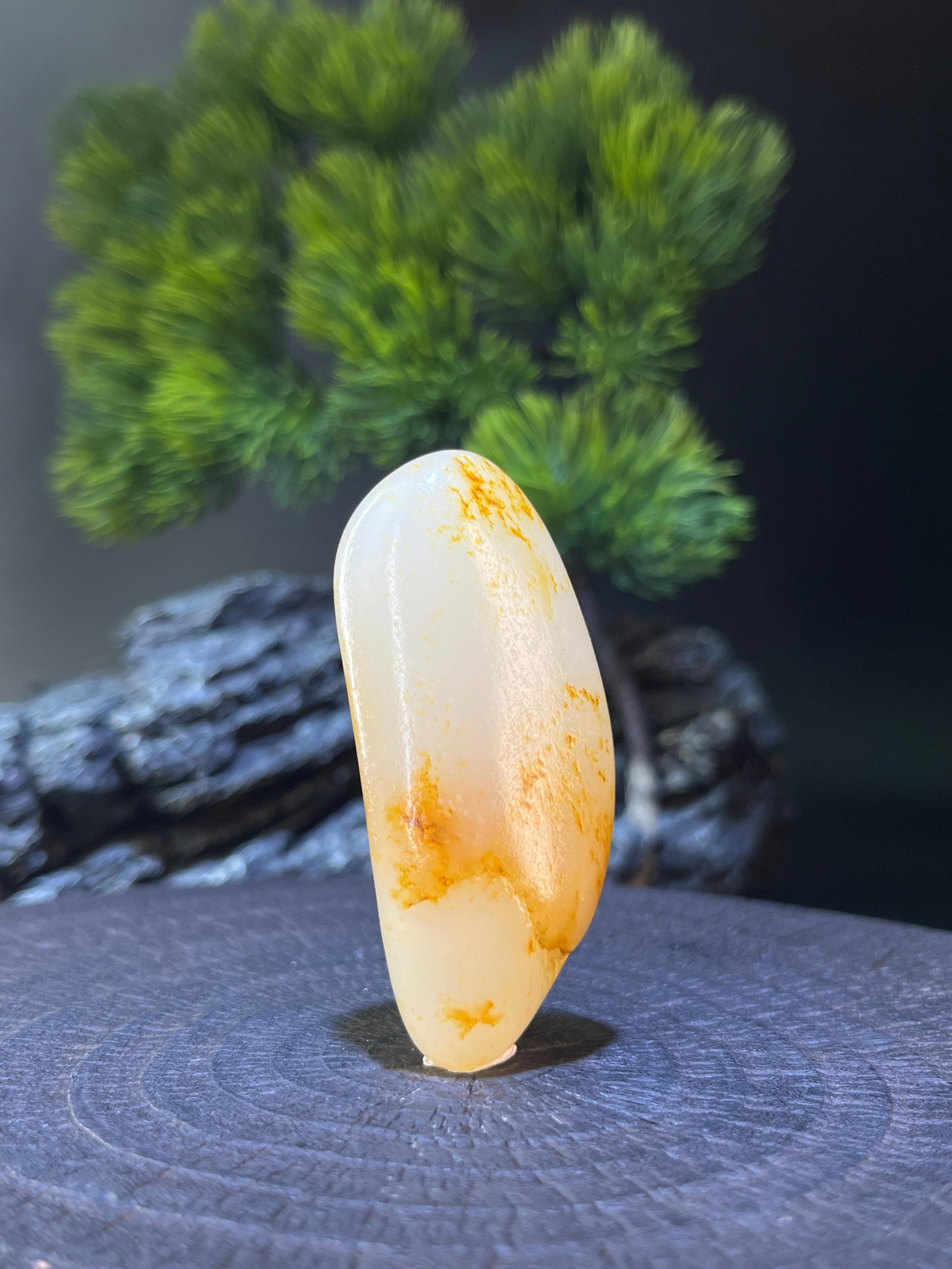 和田玉洒金皮光白籽料原石挂件（yc228089）