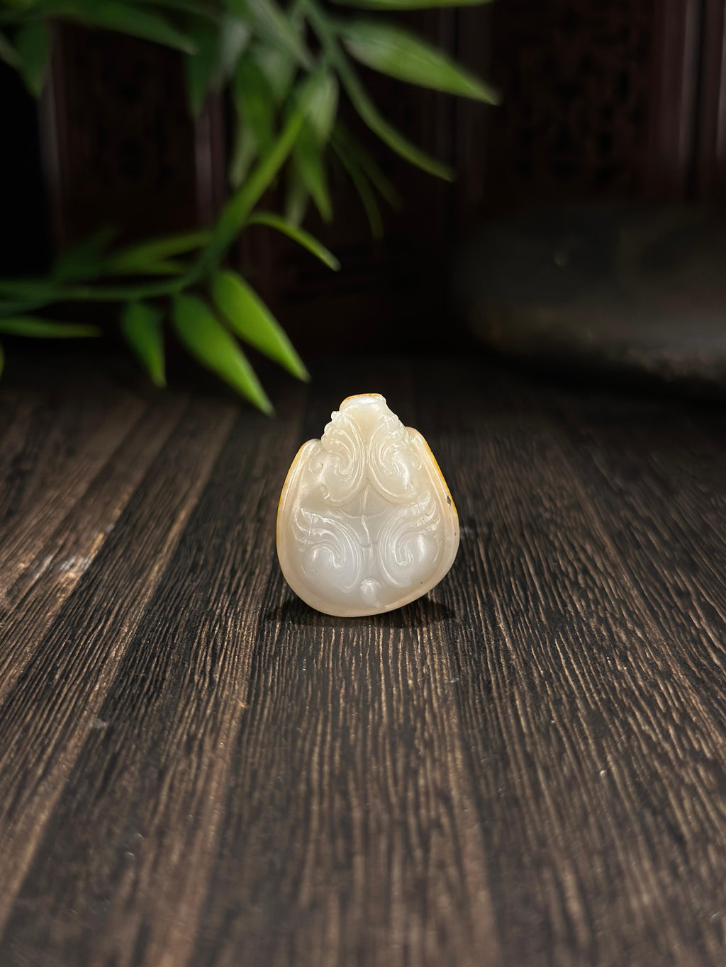 新疆和田玉白玉秋梨皮籽料龙龟挂件（yc712191）