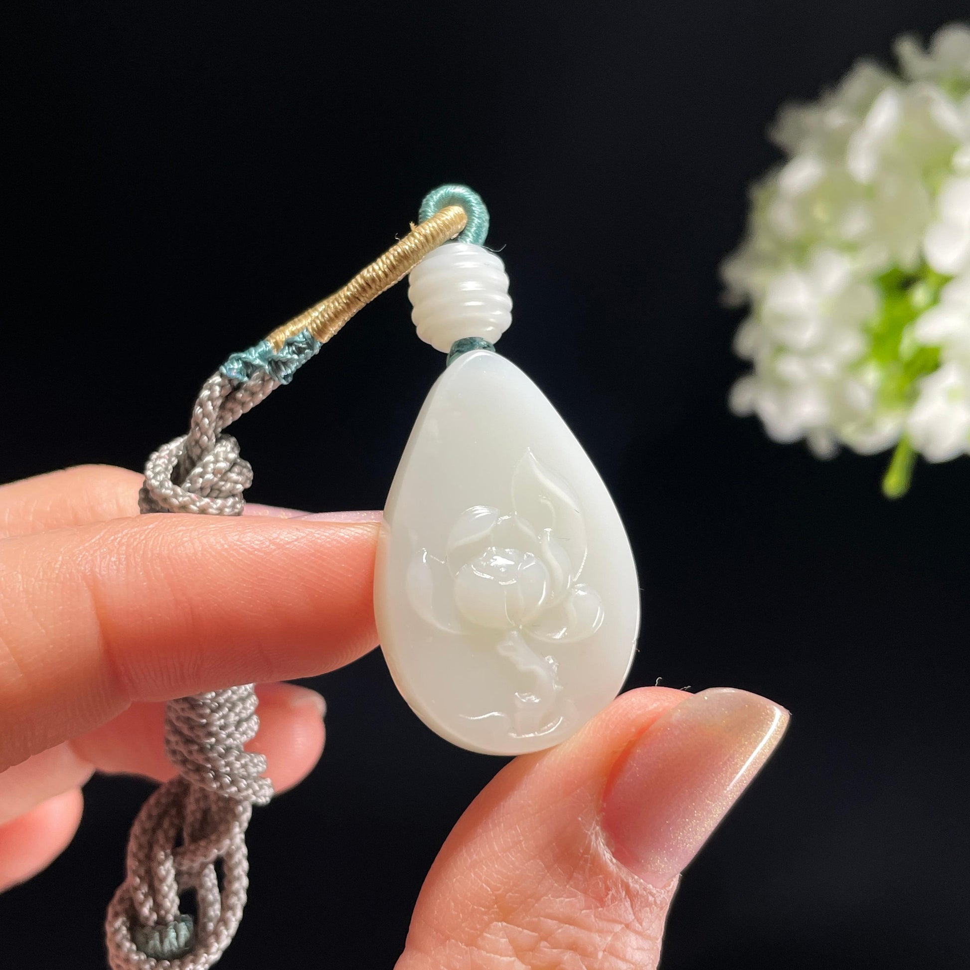 新疆天然和田玉白玉莲花雕刻挂件（yc360339）