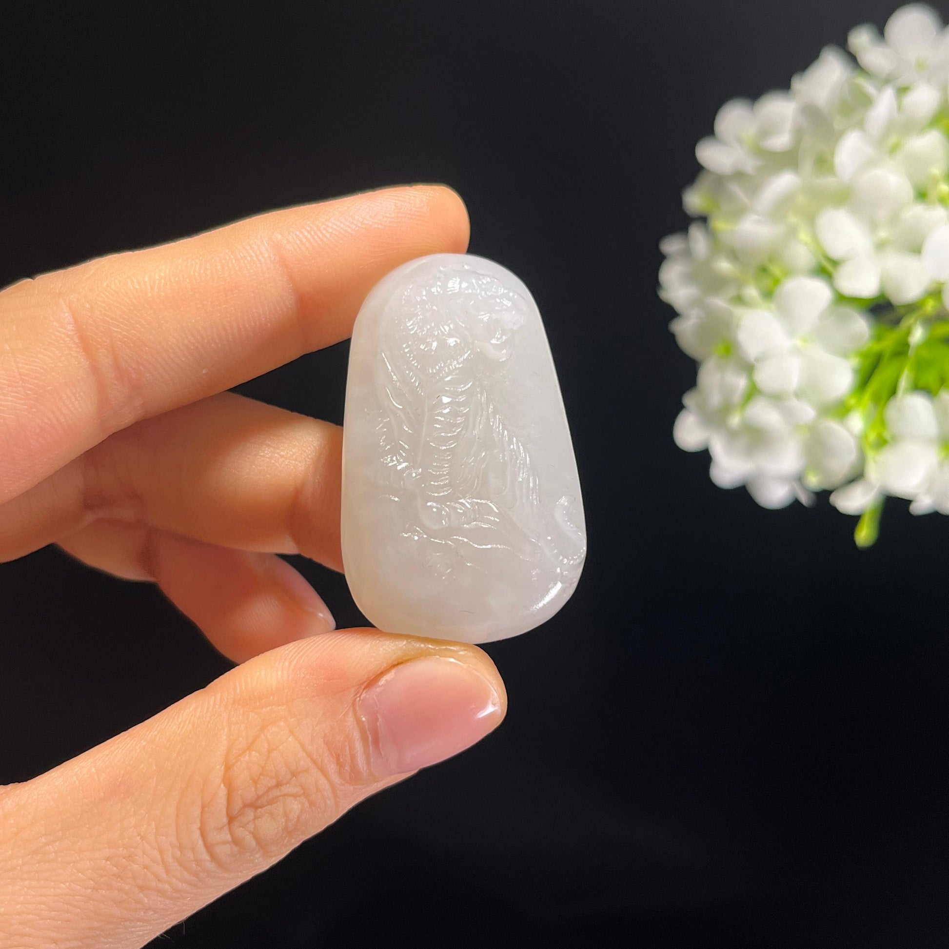 新疆天然和田玉白玉“灵虎啸风”生肖虎雕刻挂件（yc306469）