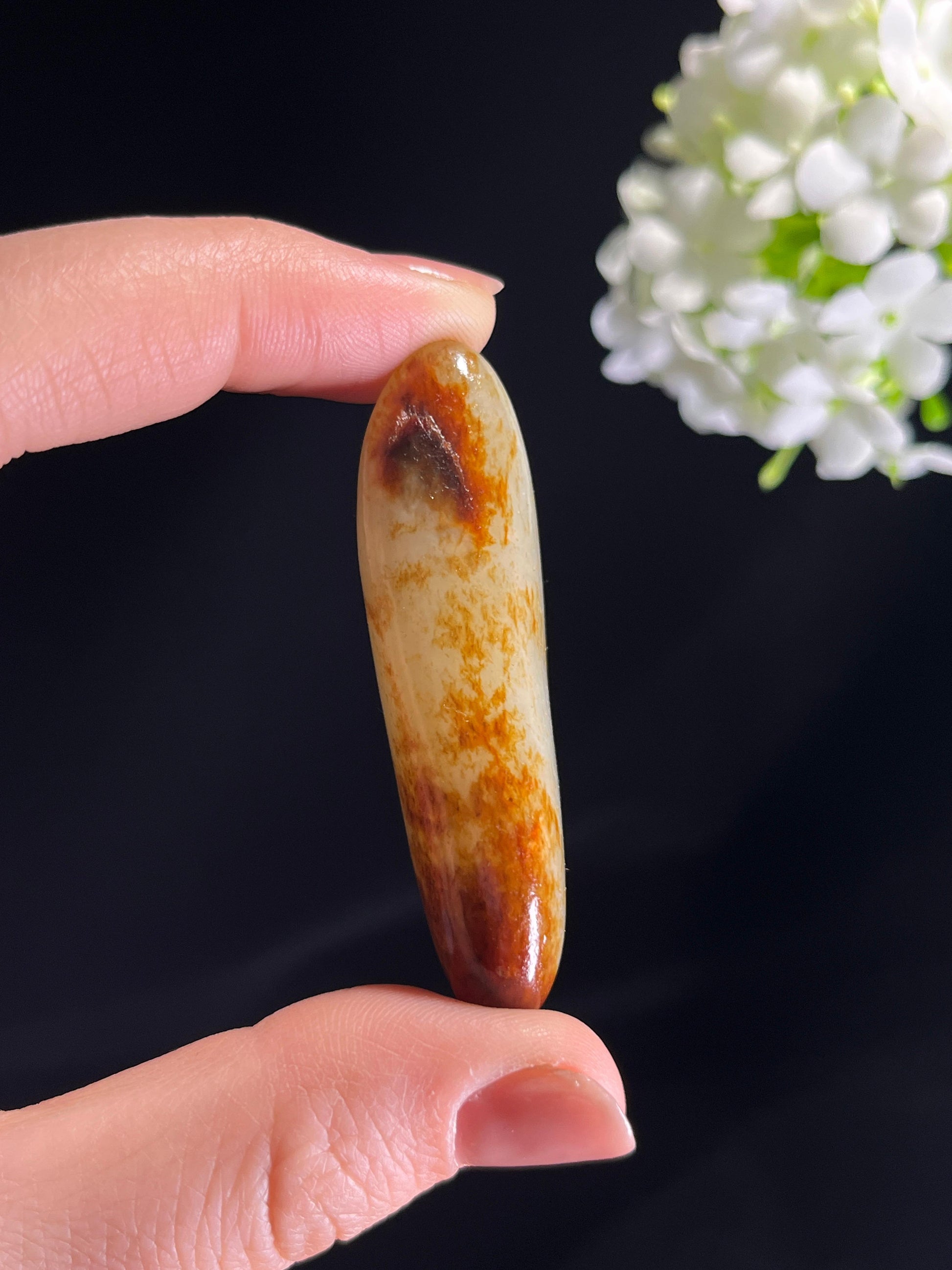 新疆天然和田玉“丹砂坠脂”聚红皮籽料原石（yc276818）