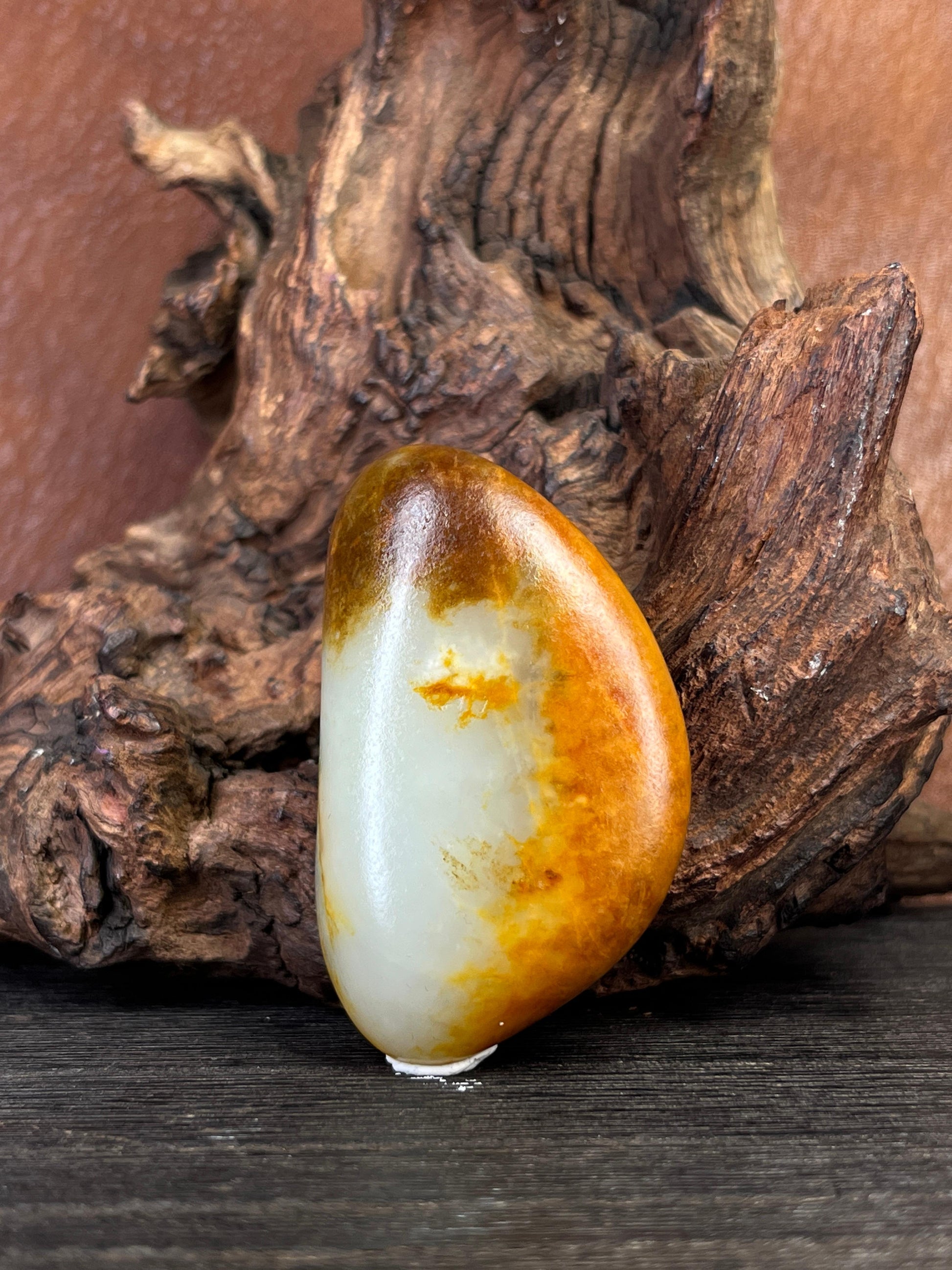 新疆和田玉多沁色皮籽料原石小手把（yc227472）