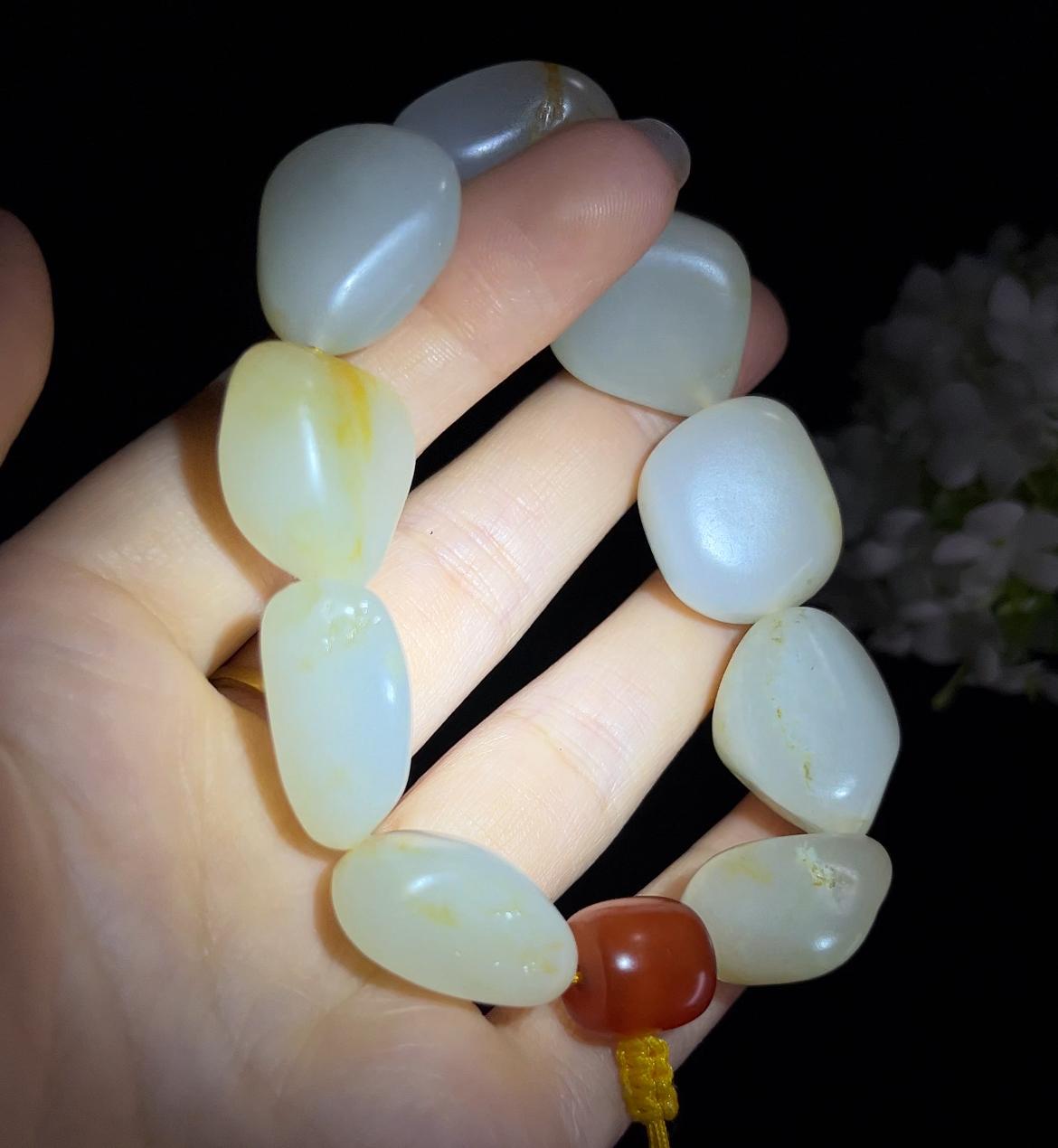 新疆天然和田玉白玉“沁金缀红”洒金皮籽料手串（yc281590）