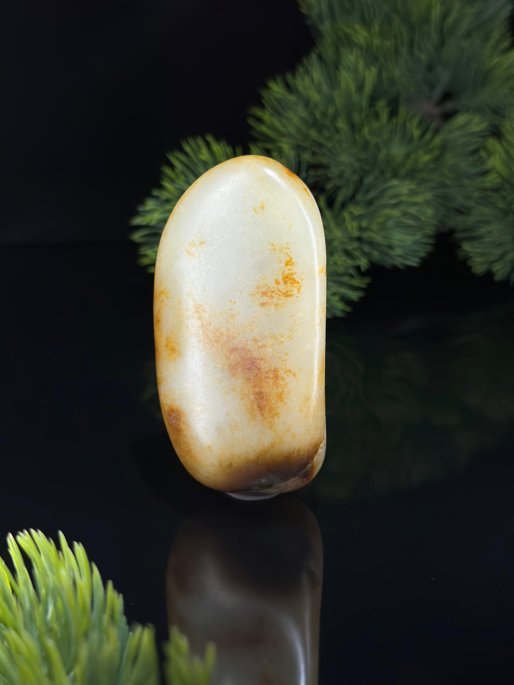 新疆和田玉白玉洒金皮秋梨皮精品籽料手把件（yc681571）