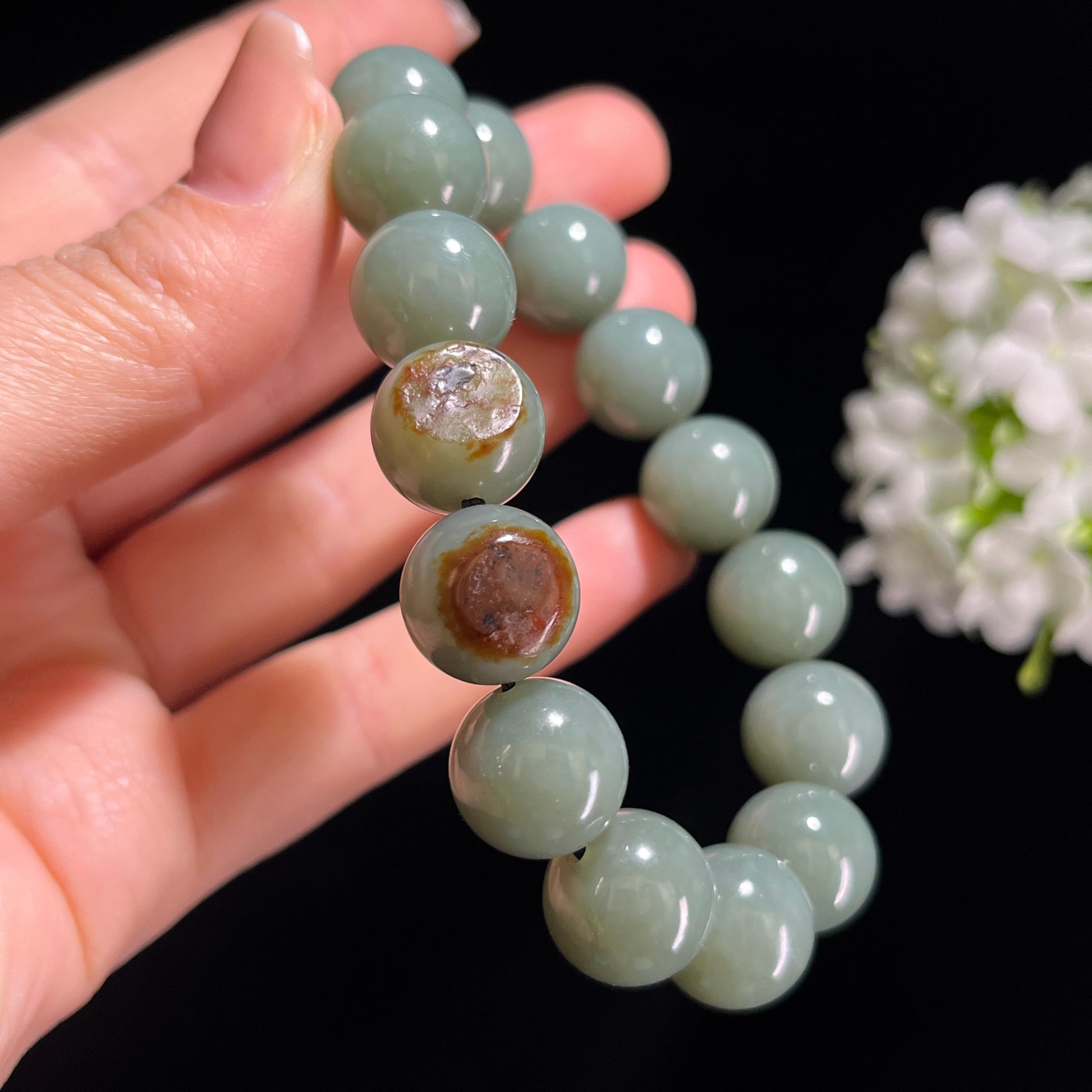 新疆天然和田玉沙枣青红皮籽料圆珠手串（yc379049）