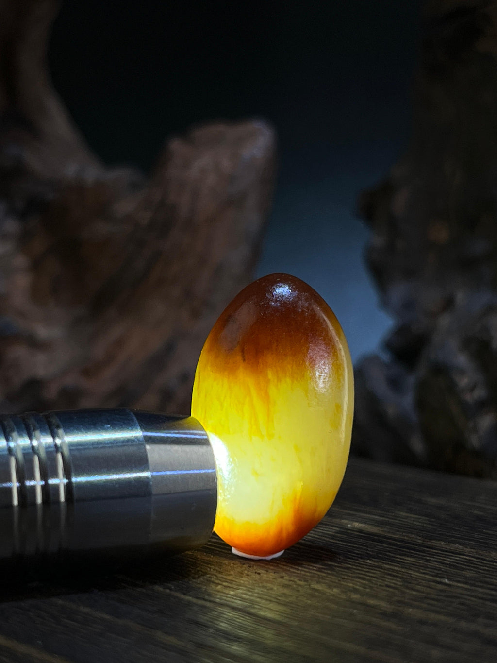 新疆和田玉天地聚红皮籽料原石包金挂件（yc229360）