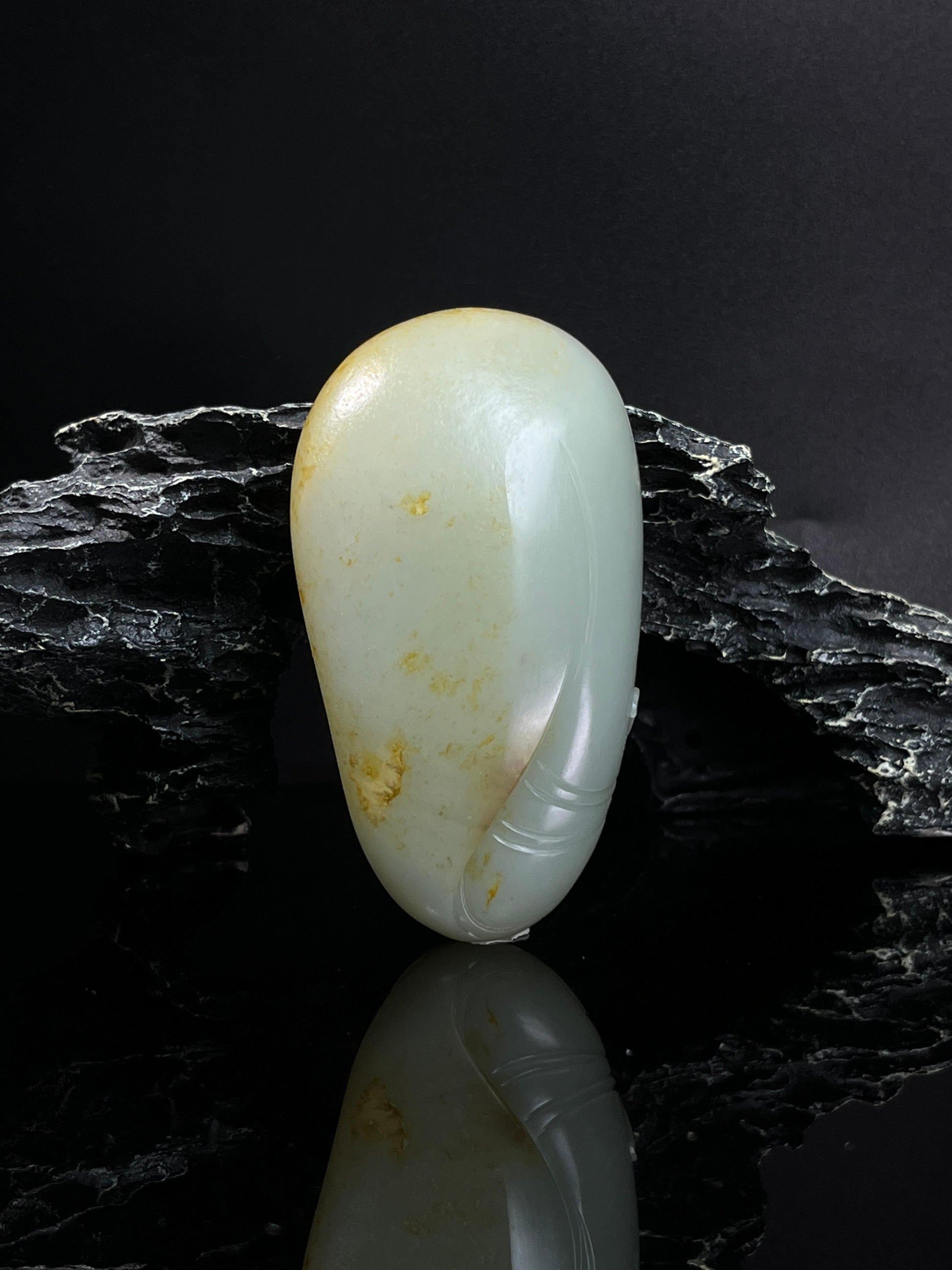 新疆和田玉籽料成品洒金皮手把件大象猴子雕刻件（yc239802）