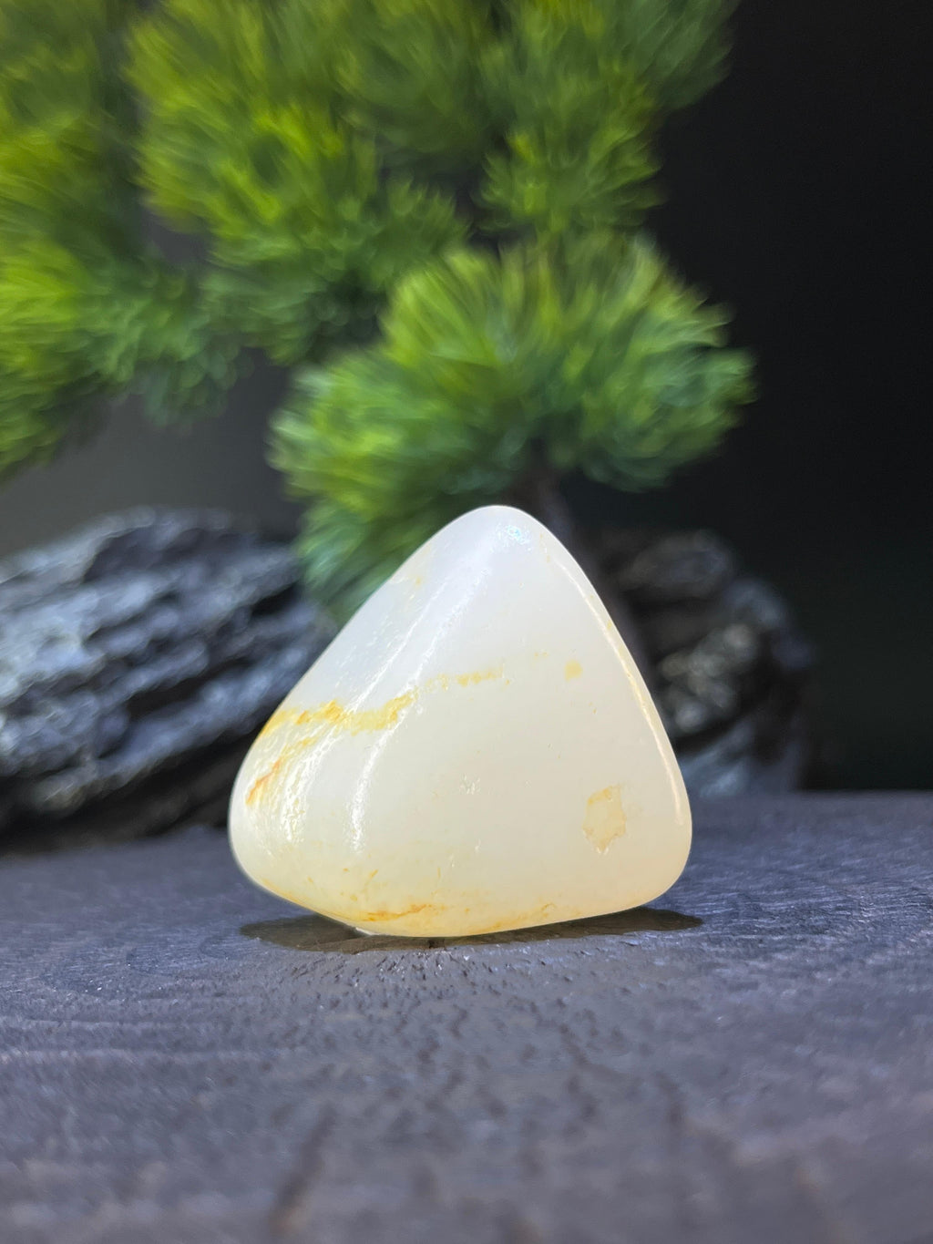 和田玉洒金皮籽料原石挂件（yc228106）