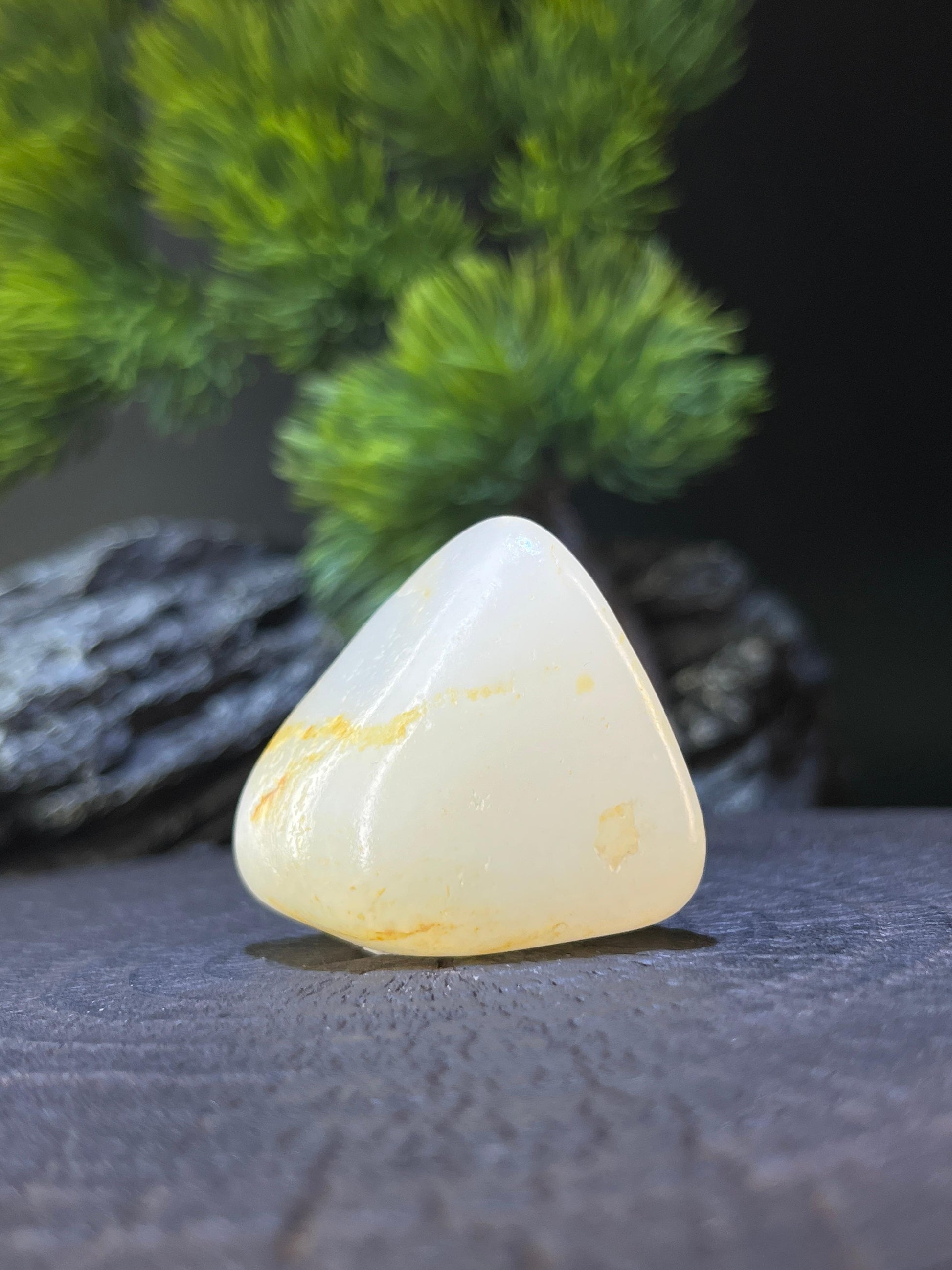 和田玉洒金皮籽料原石挂件（yc228106）