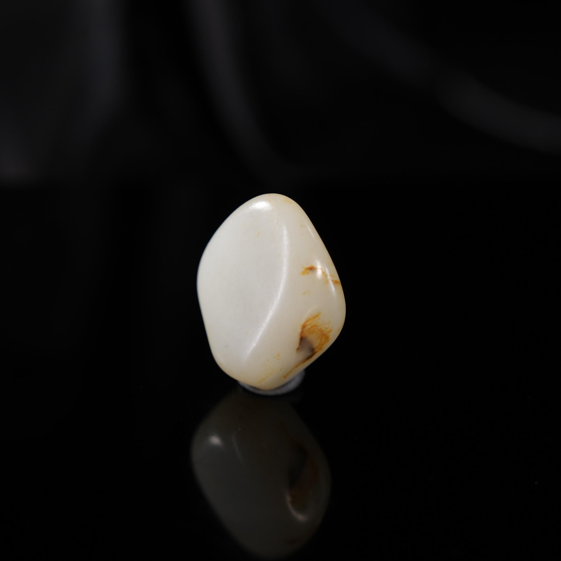 新疆和田玉“霜菱曳金”白玉洒金皮籽料（yc449640）
