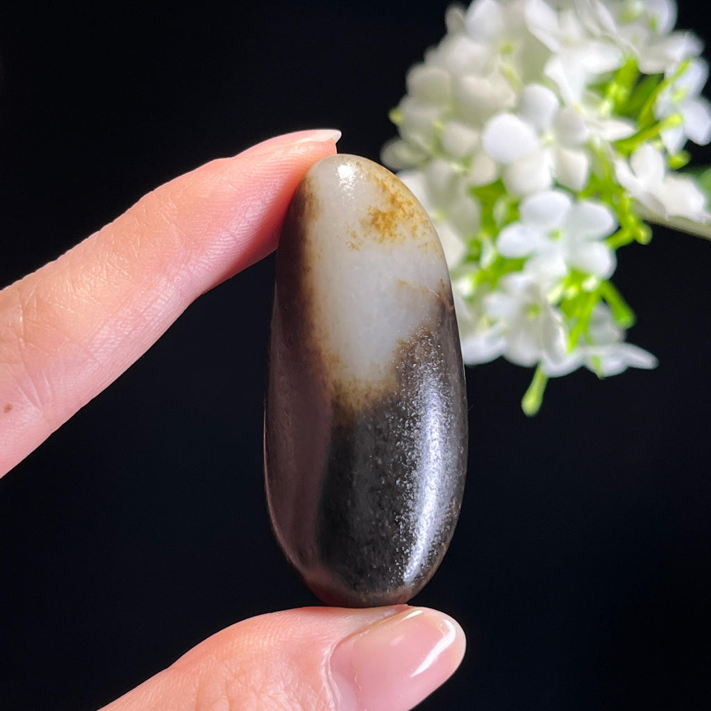 新疆天然和田玉“墨雪凝瑞”聚黑皮籽料（yc339034）