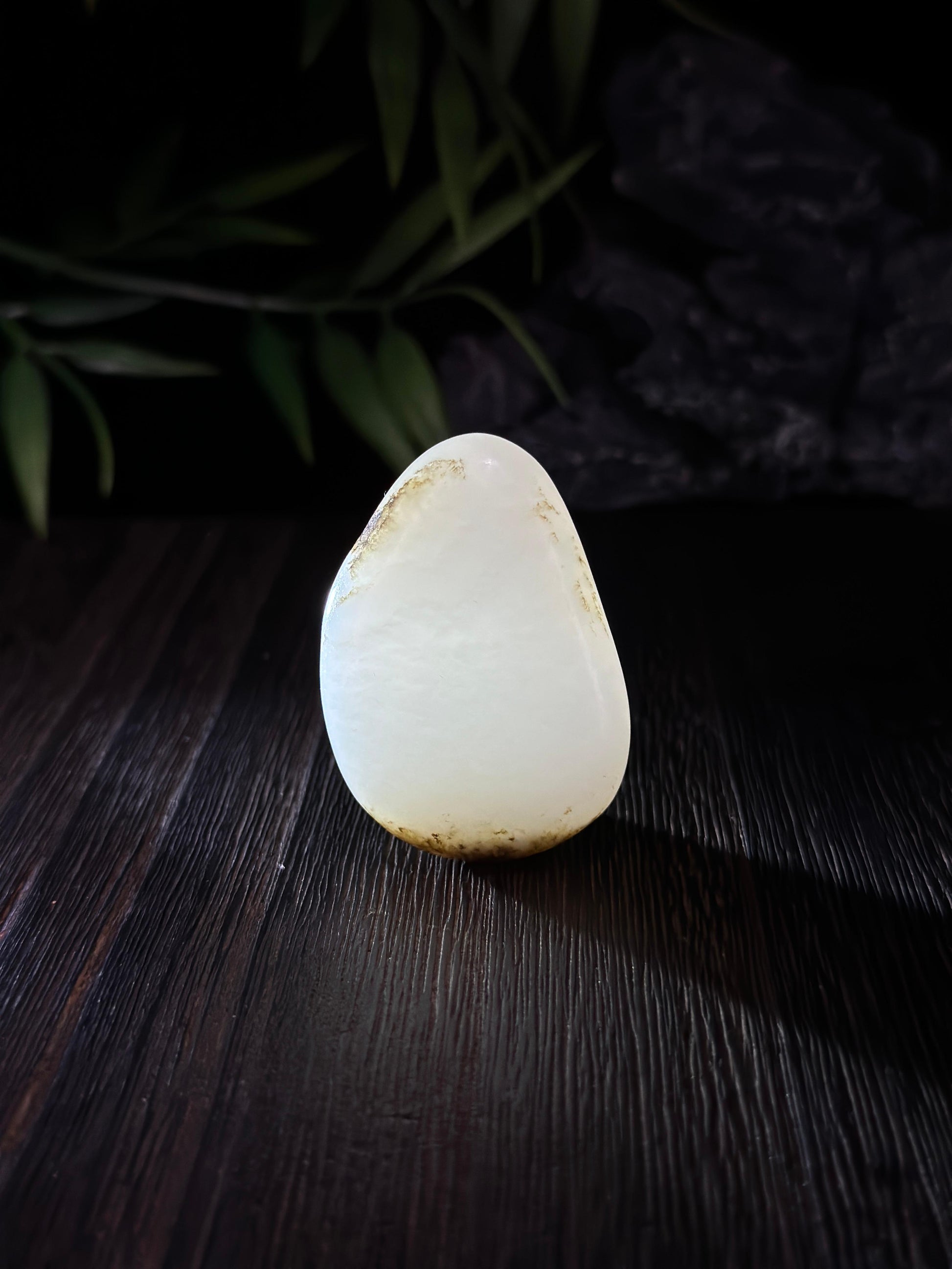 新疆和田玉珍品白玉秋梨皮籽料挂件（yc714464）