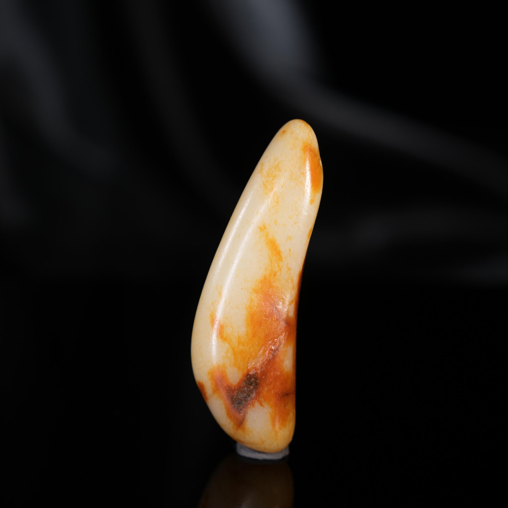 新疆和田玉“长秋藏脂”白玉聚红皮籽料（yc450393）
