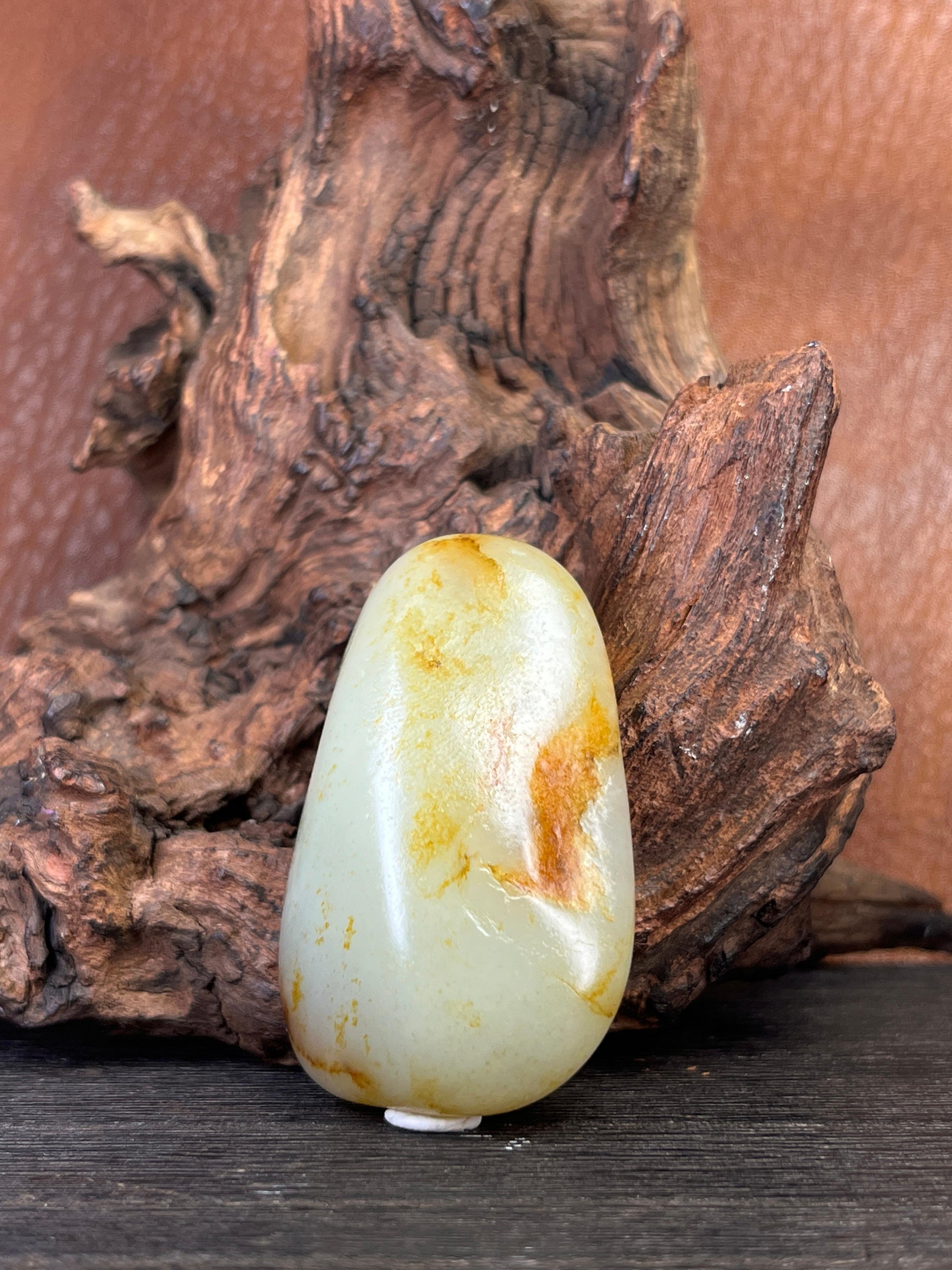 新疆和田玉白玉带洒金籽料原石小手把（yc227474）