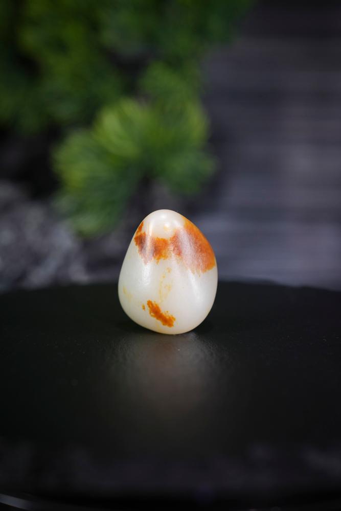 新疆和田玉聚红皮白肉籽料原石挂坠（yc230252）