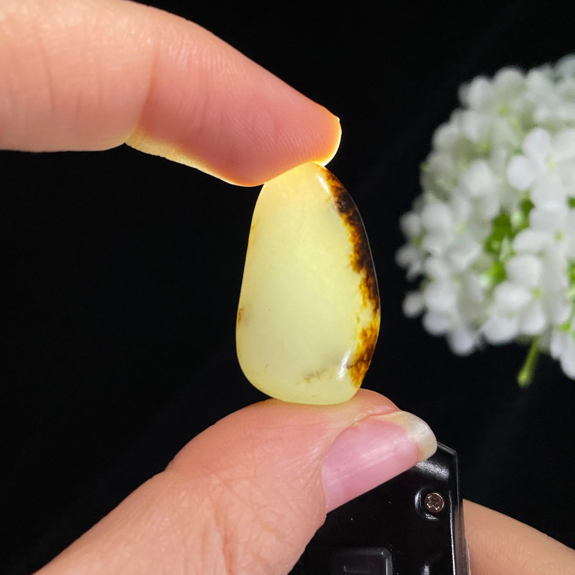 和田玉白玉“烟霞落影”黑红皮籽料（yc417372）