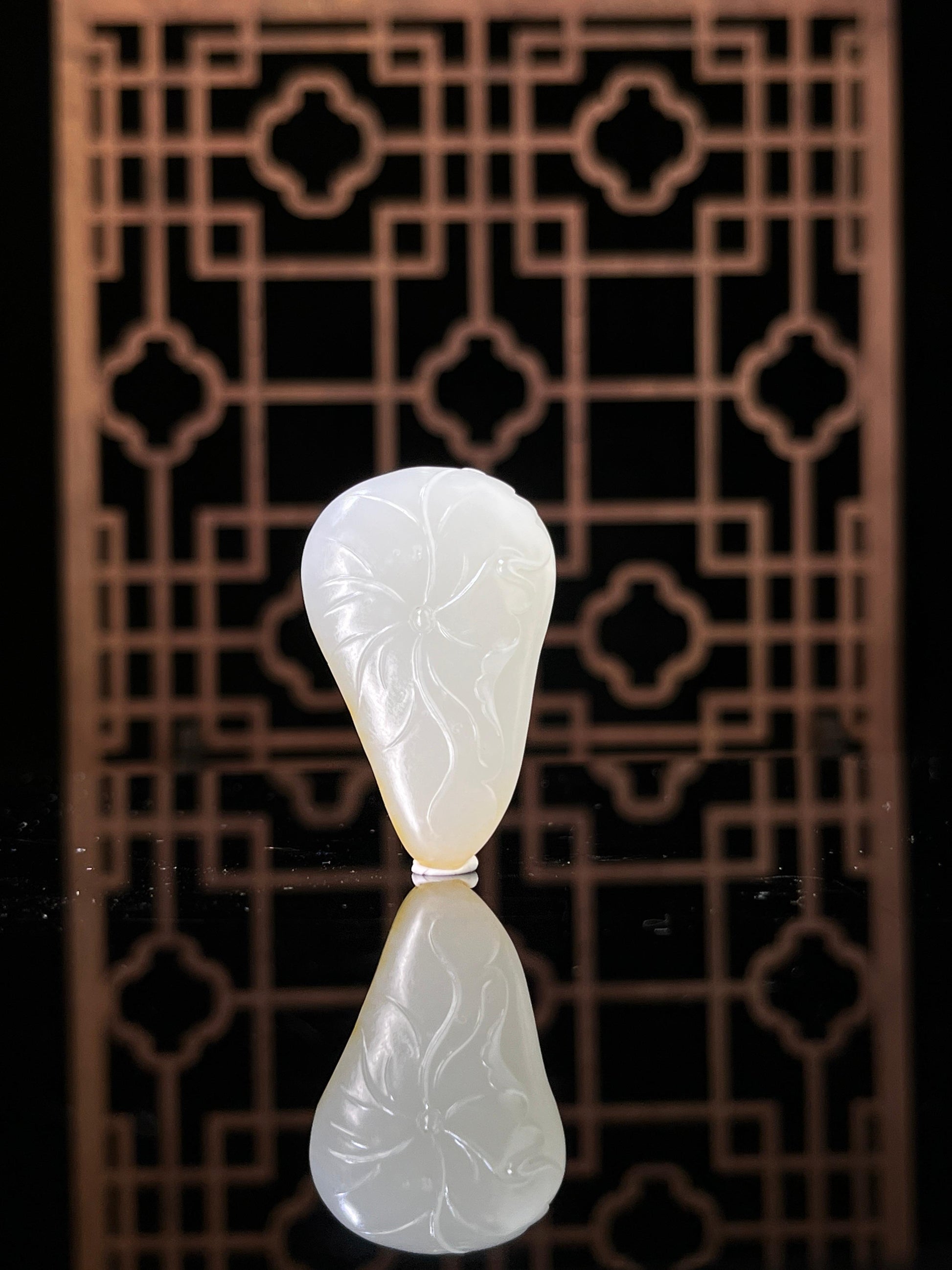 新疆和田玉天然籽料羊脂白玉三彩挂件（yc232472）