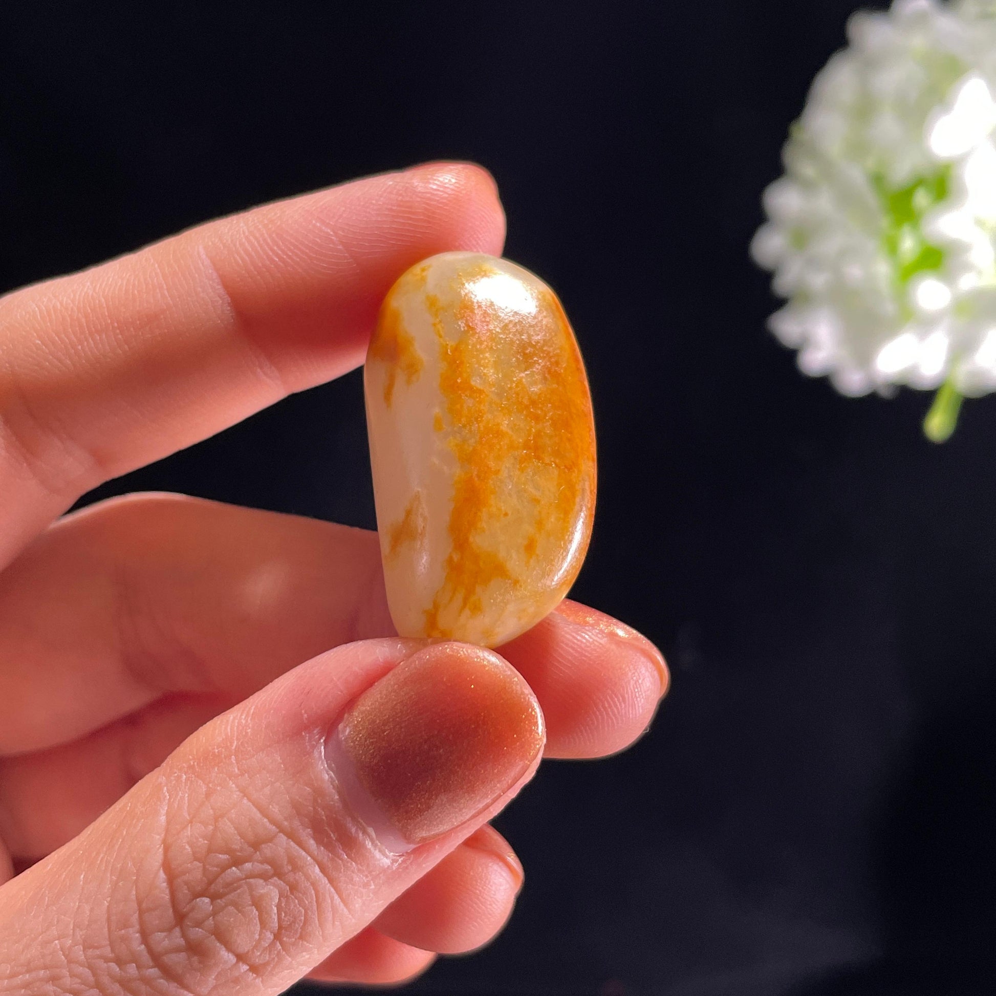 和田玉白玉“彤云映雪”红皮白肉籽料（yc387309）