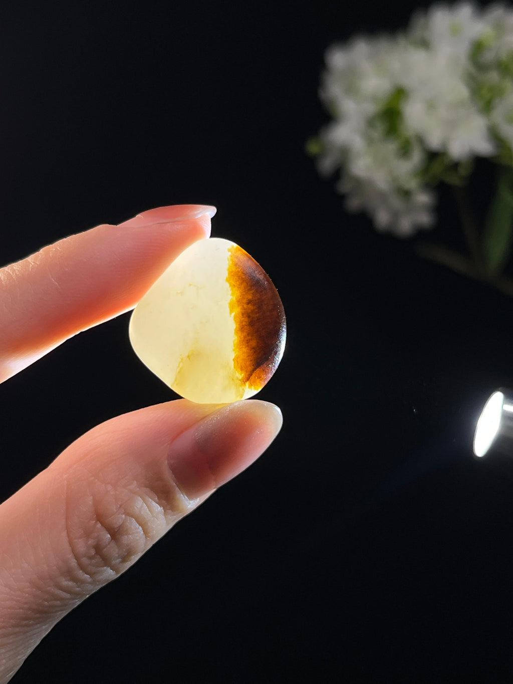 新疆和田玉红皮白肉“鸿运聚边”籽料原石（yc250746）