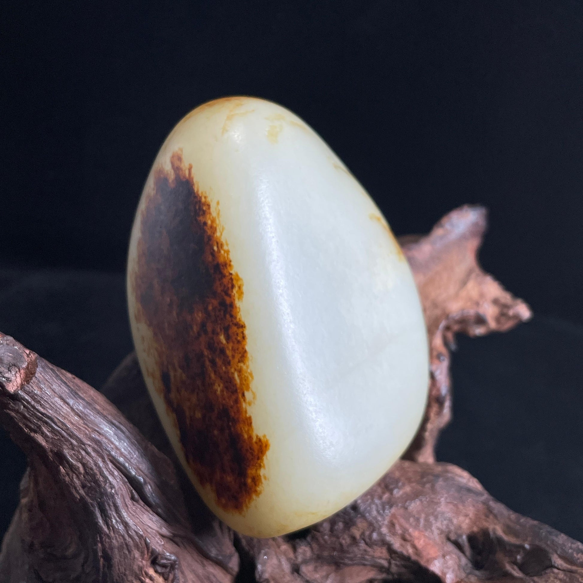 和田玉“红砚藏玉”高青白聚红皮籽料（yc420554）