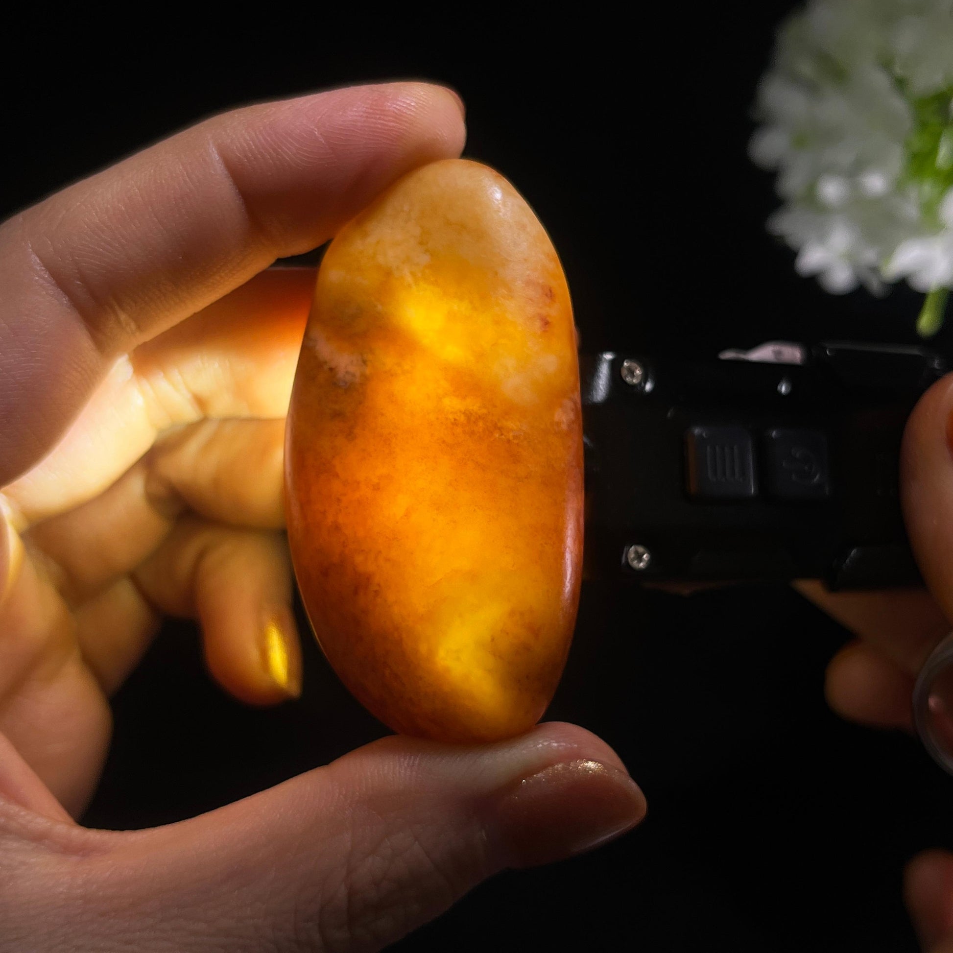 和田玉一级白“枫火围霜”聚红皮籽料（yc387420）