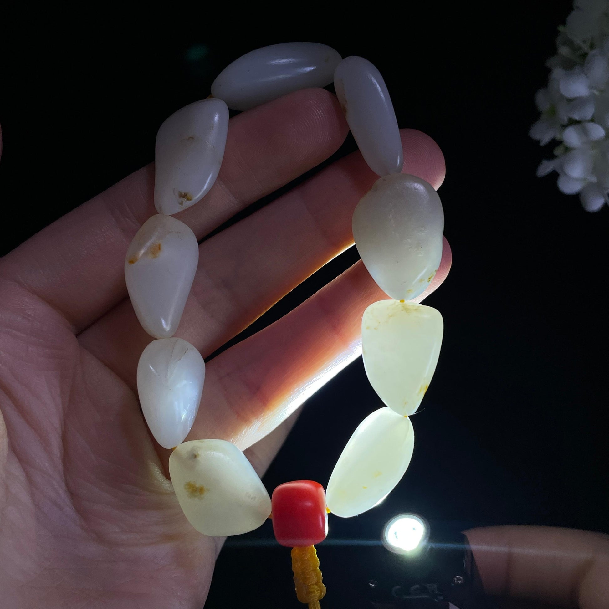 新疆和田玉白玉洒金皮原籽手串（9颗）（yc421895）