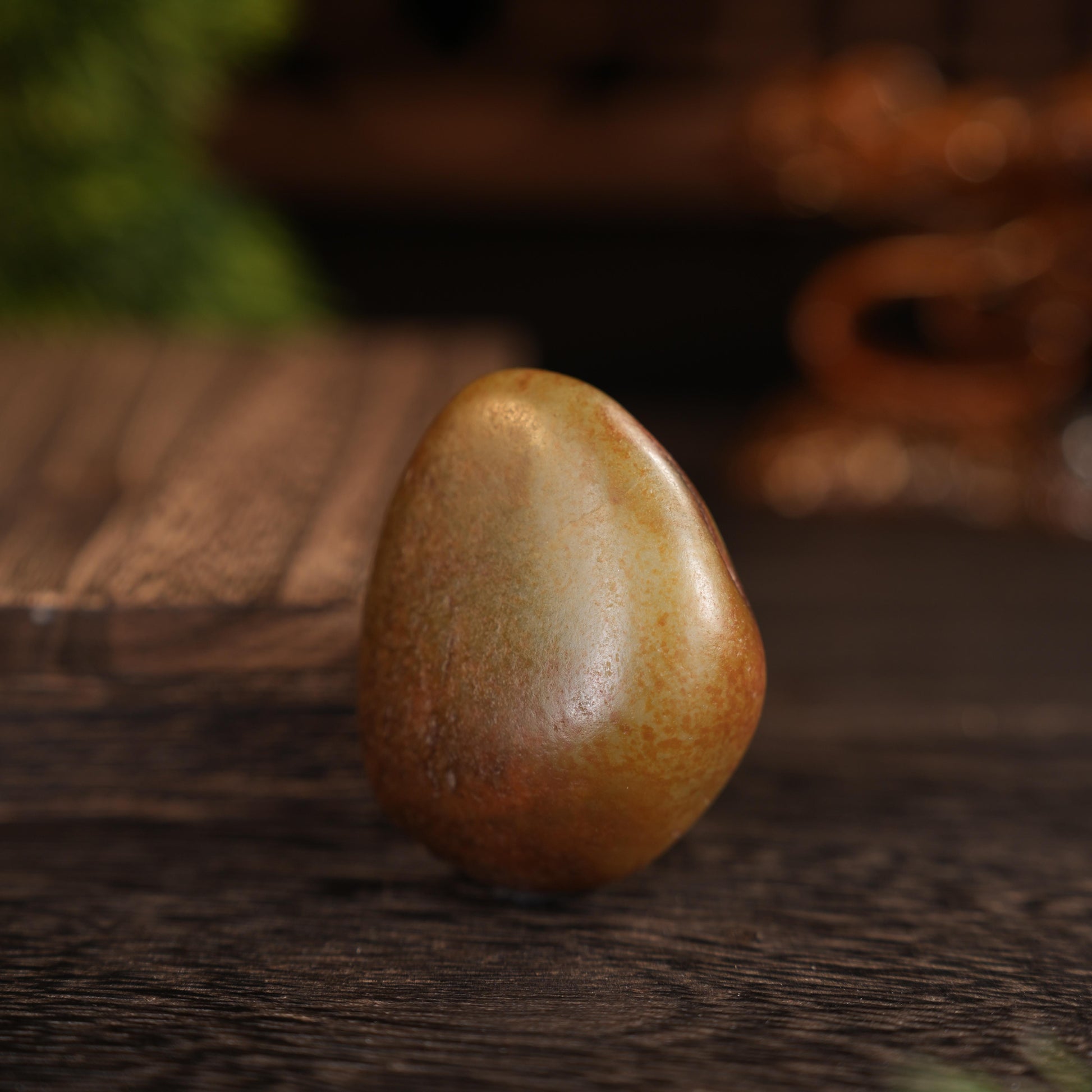 新疆和田玉“秋霜浸玉”青白玉聚红皮籽料（yc456779）