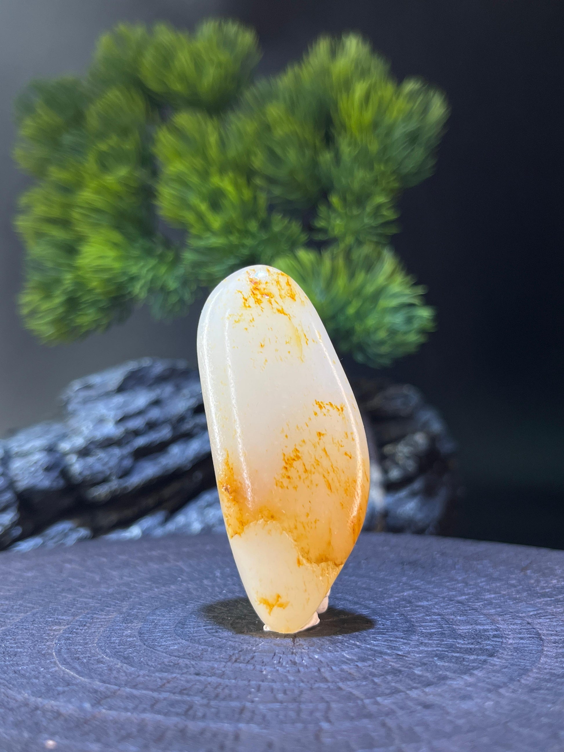 和田玉洒金皮光白籽料原石挂件（yc228089）