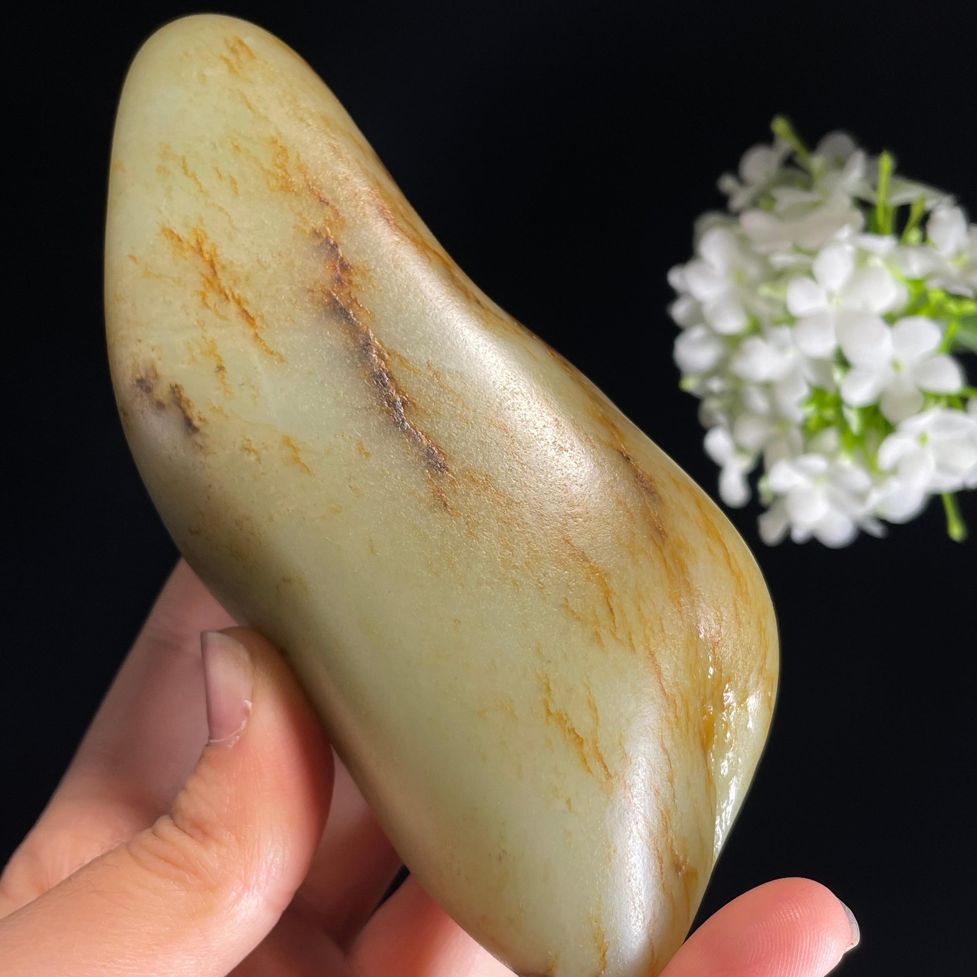 新疆和田玉“烟黛涵霜”青白玉洒红皮籽料（yc440550）