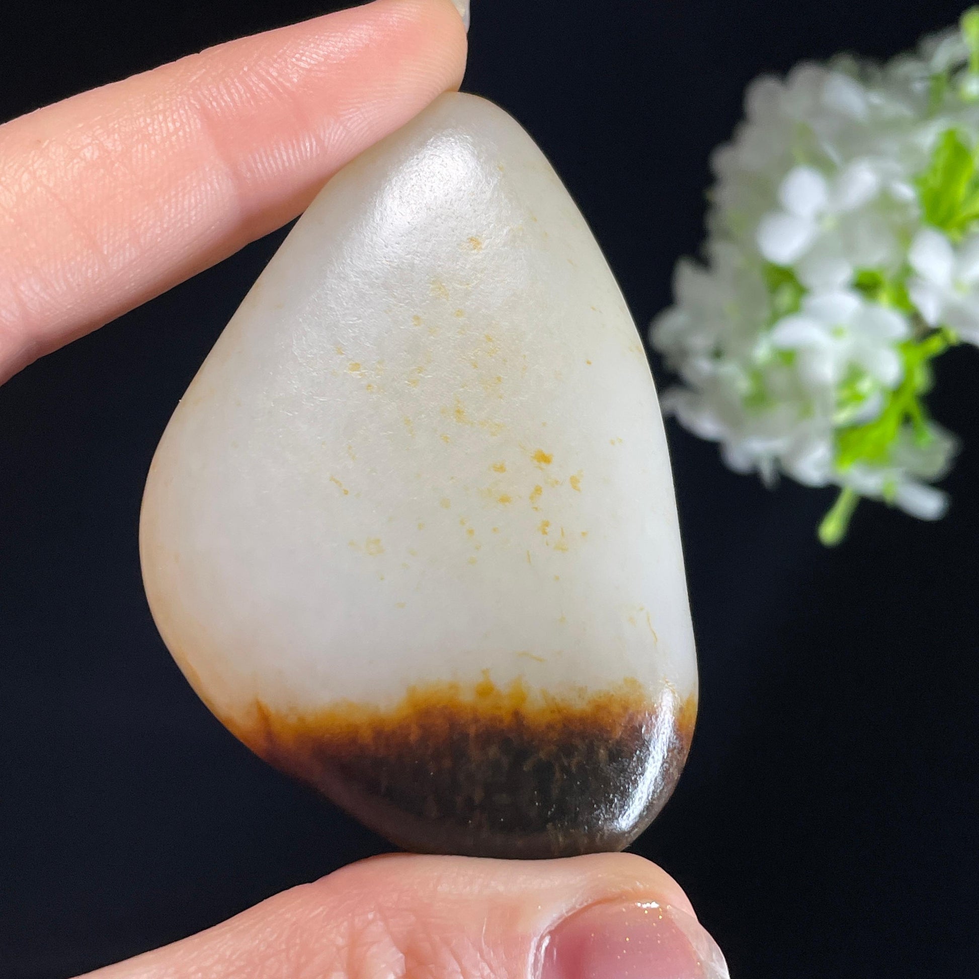 和田玉白玉“玄月寒霜”黑红皮籽料（yc415557）