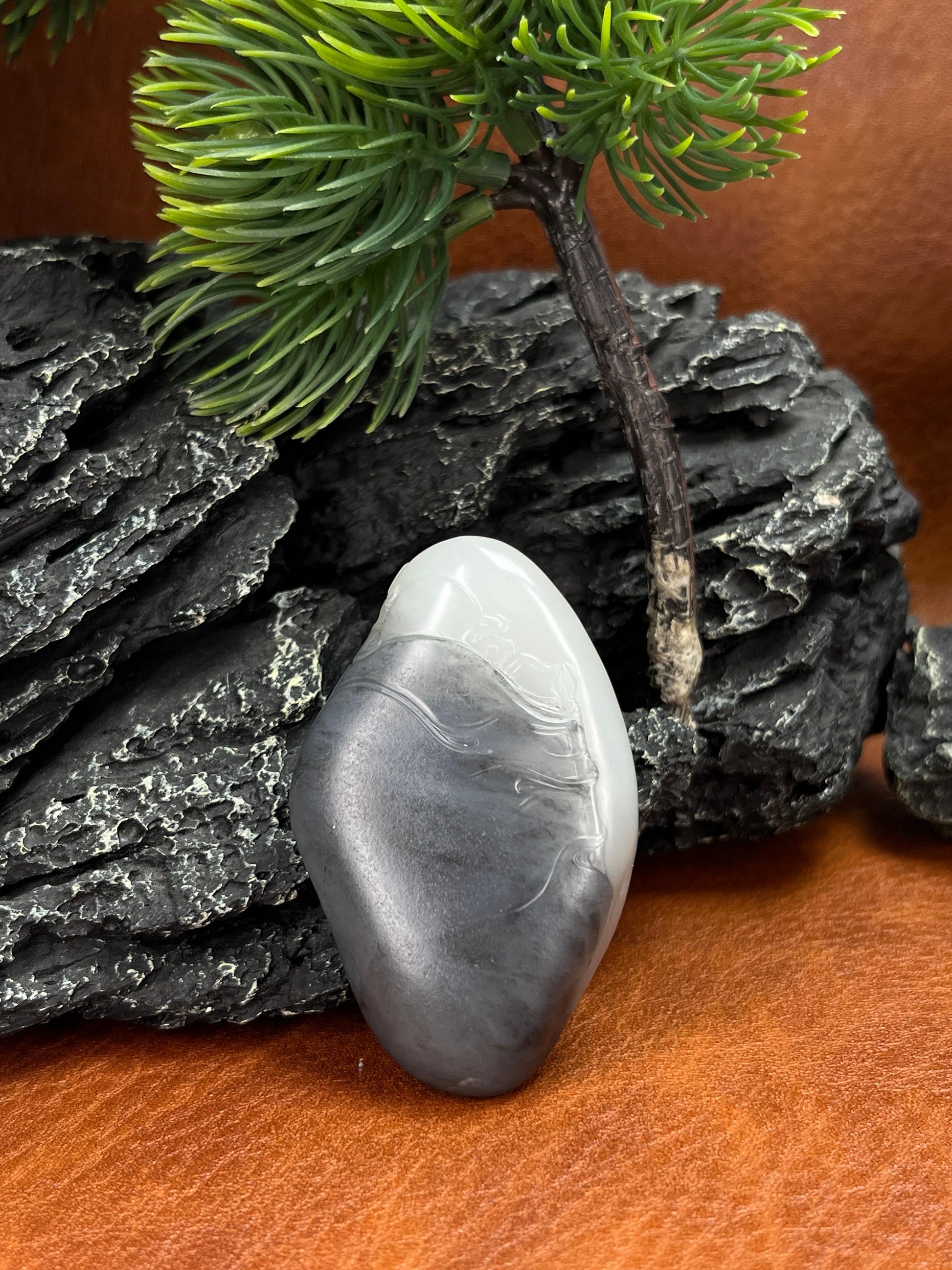 和田玉青花籽料“辟邪保平安”关公雕刻吊坠（yc222767）