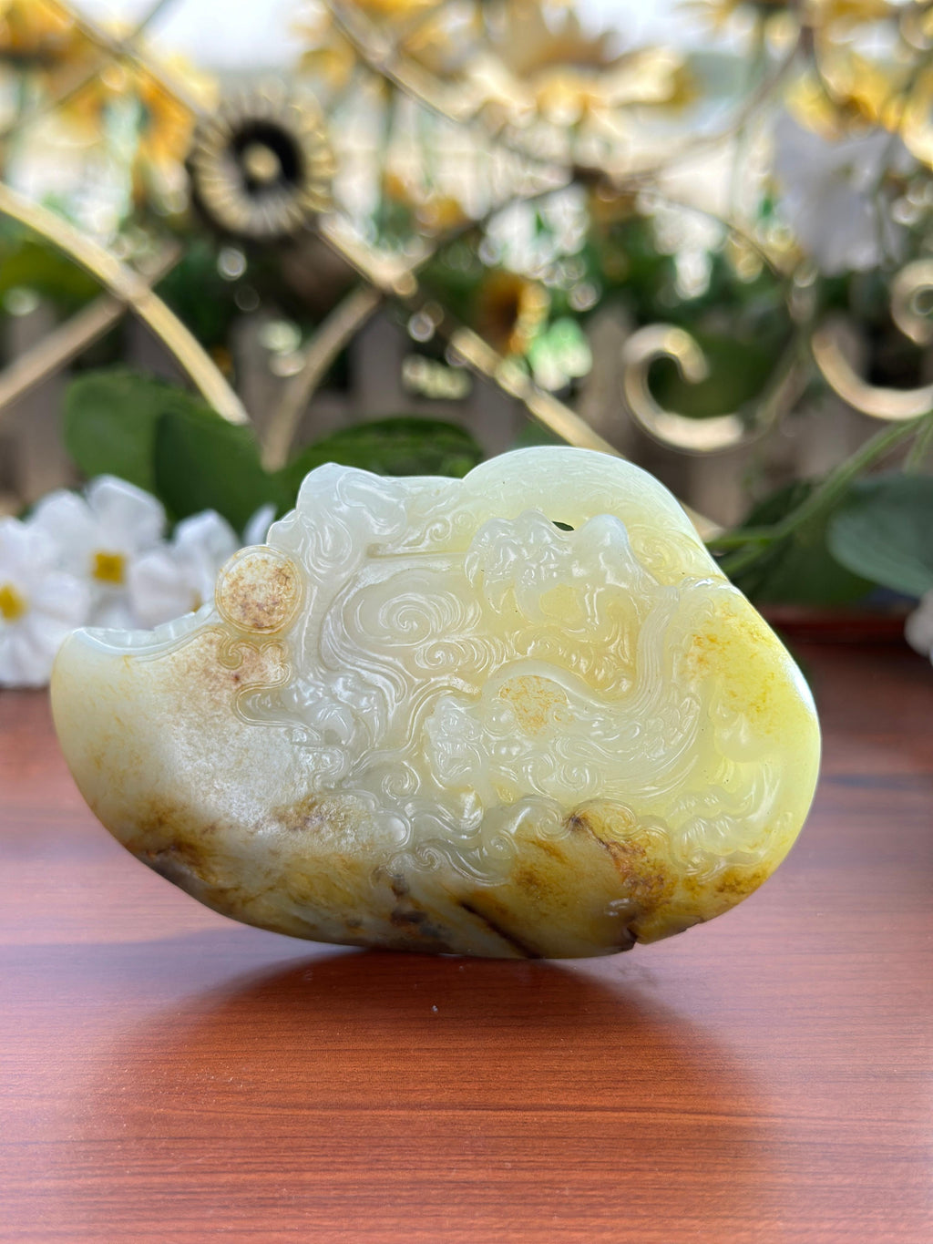 新疆和田玉秋梨皮籽料府上有龙手把件（yc707946）