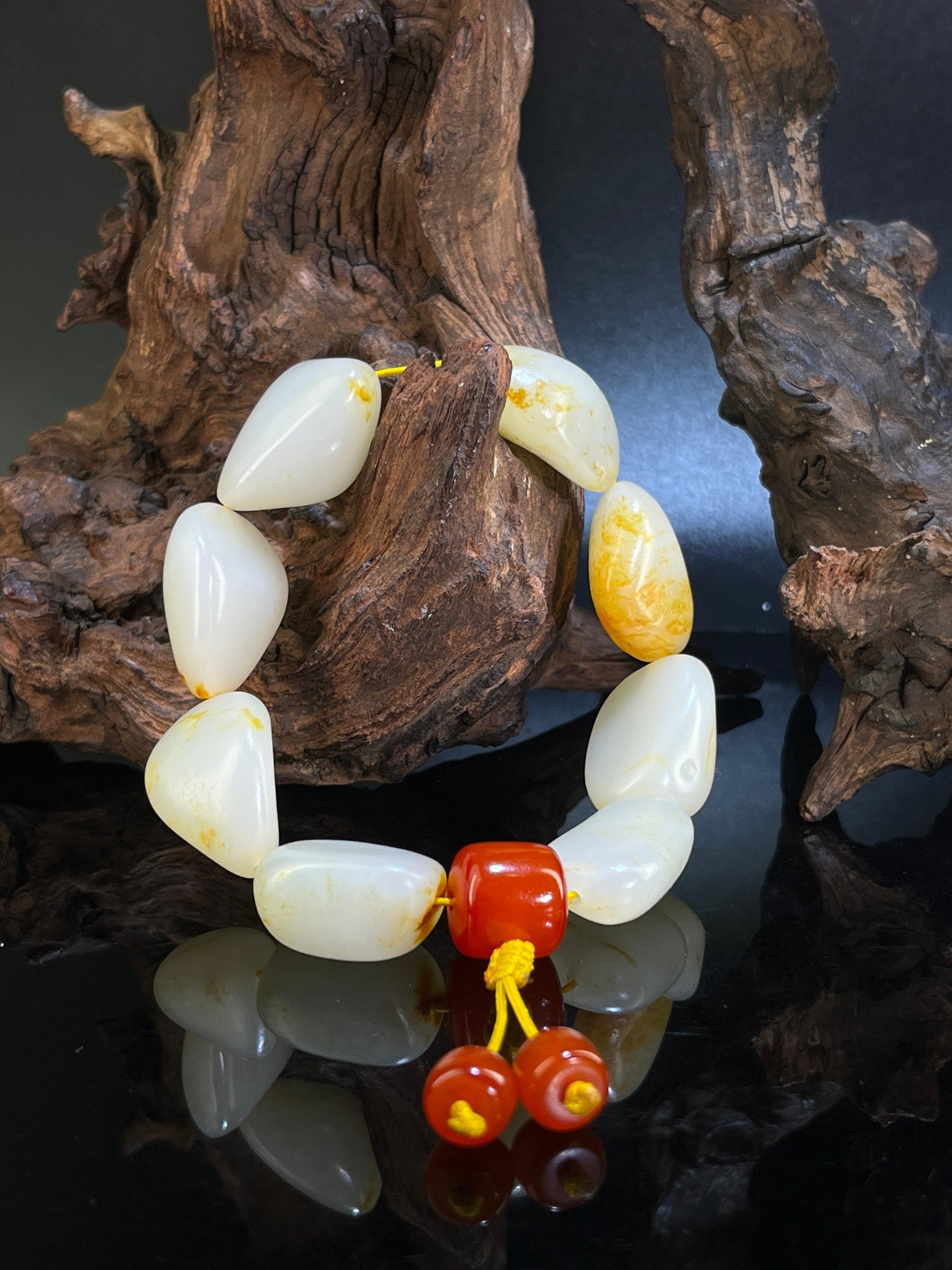 新疆和田玉光白籽带洒金皮籽料原石手串（yc229356）