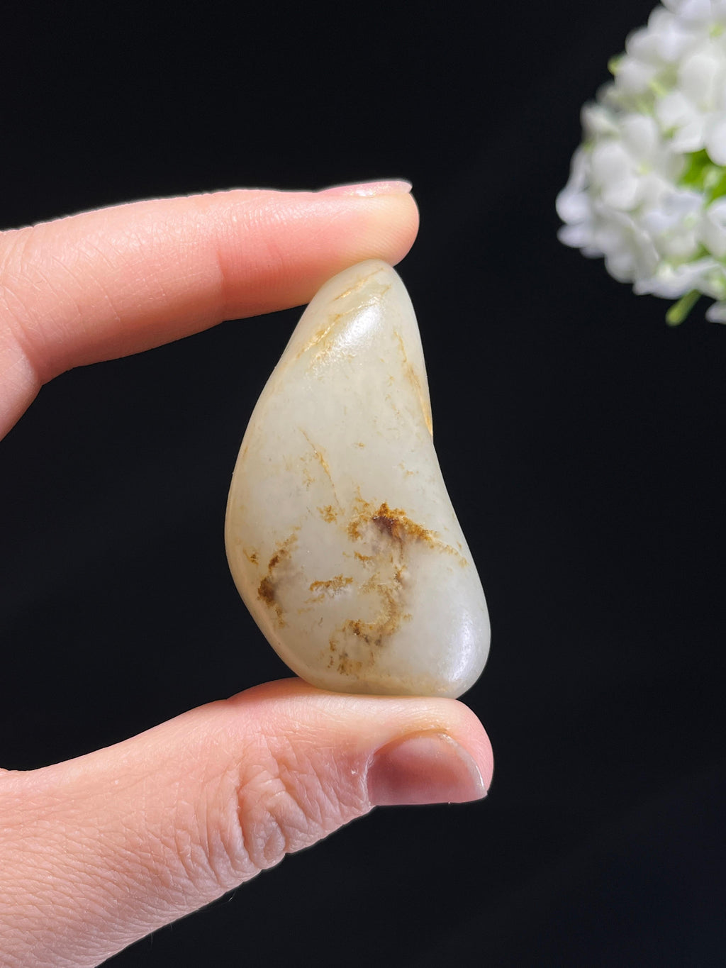 新疆天然和田玉籽料原石聚黑皮挂件（yc262841）