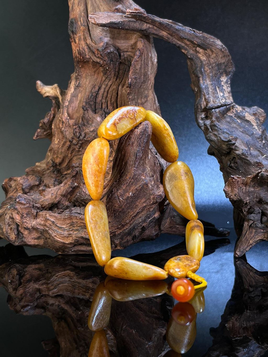 新疆和田玉黄沁皮籽料原石手串（yc229359）