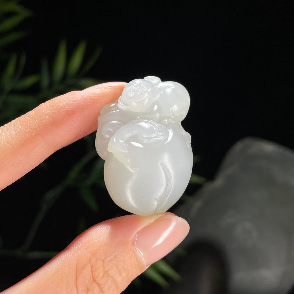 新疆和田玉精品白玉籽料灵猴献瑞挂件（yc712178）