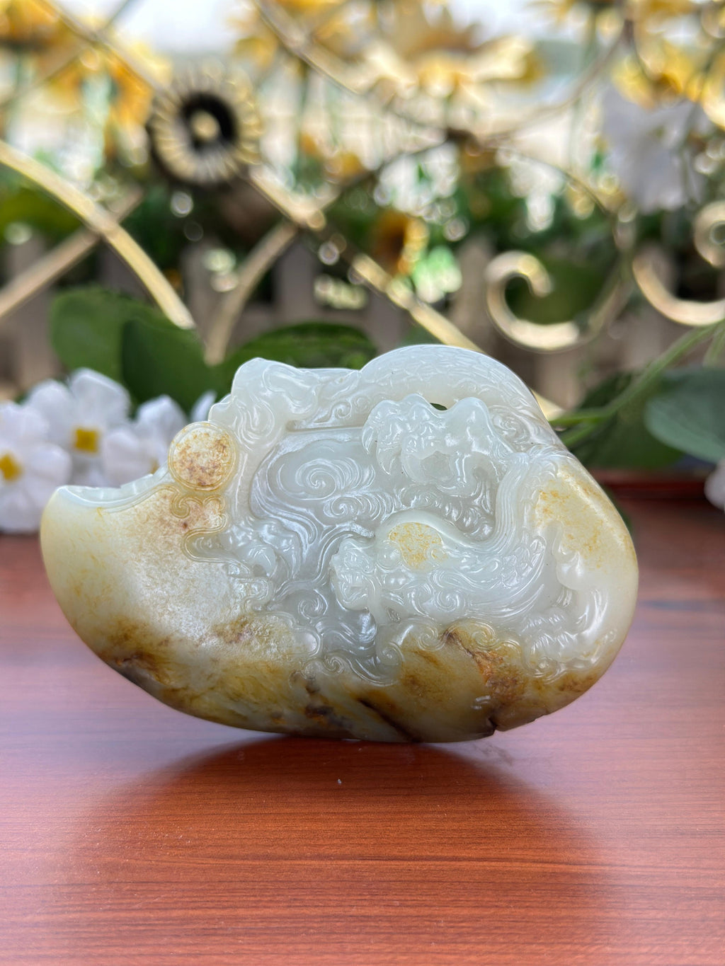 新疆和田玉秋梨皮籽料府上有龙手把件（yc707946）