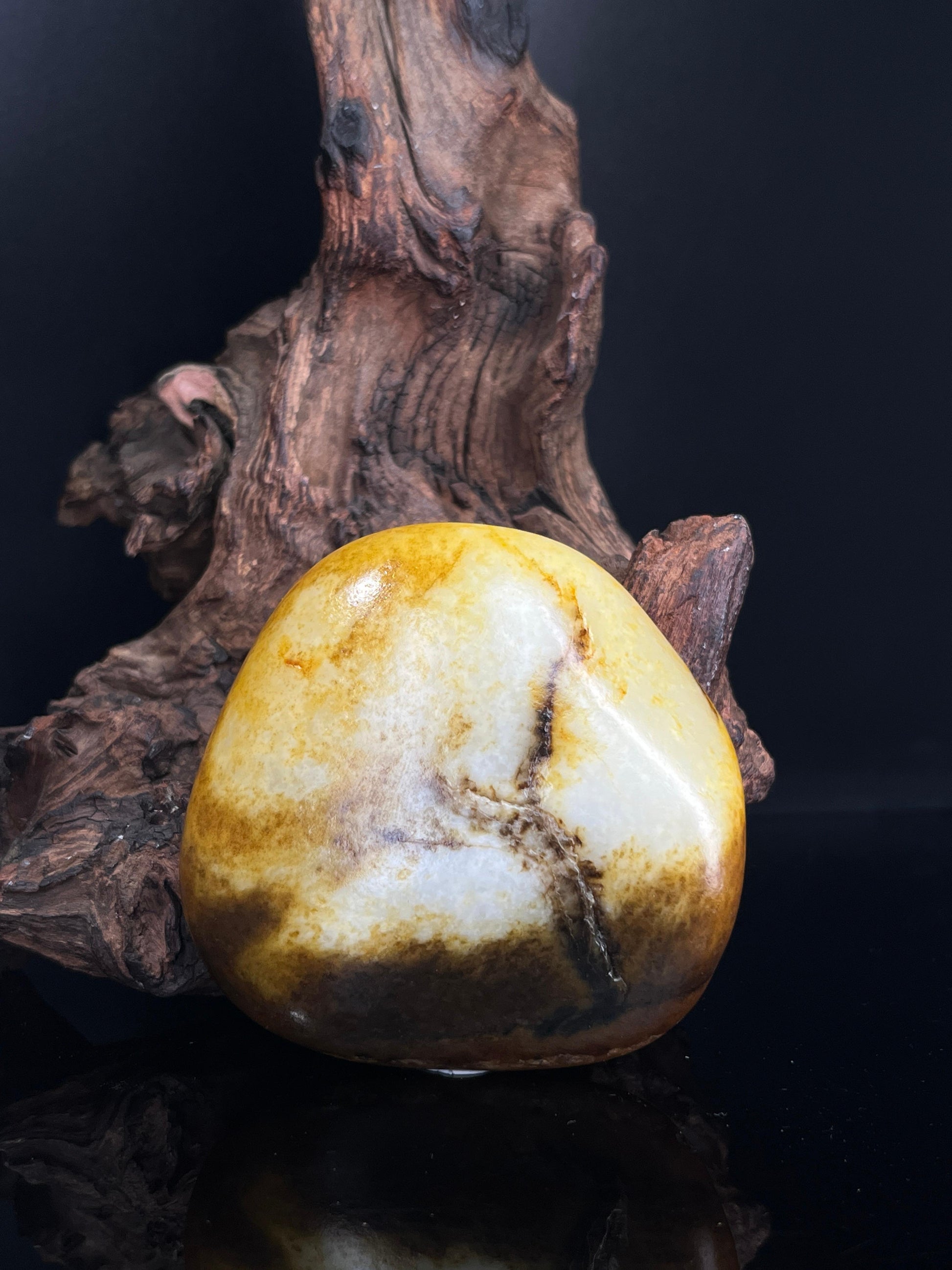 新疆和田玉聚黑黄皮籽料原石（yc241876）