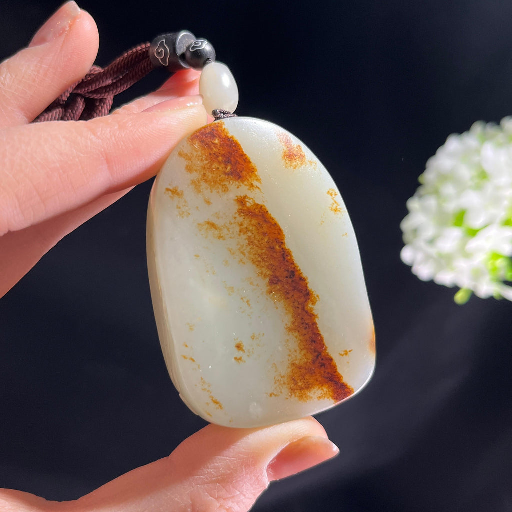 和田玉白玉洒红皮“润玉栖云兽”籽料雕刻成品（yc283786）