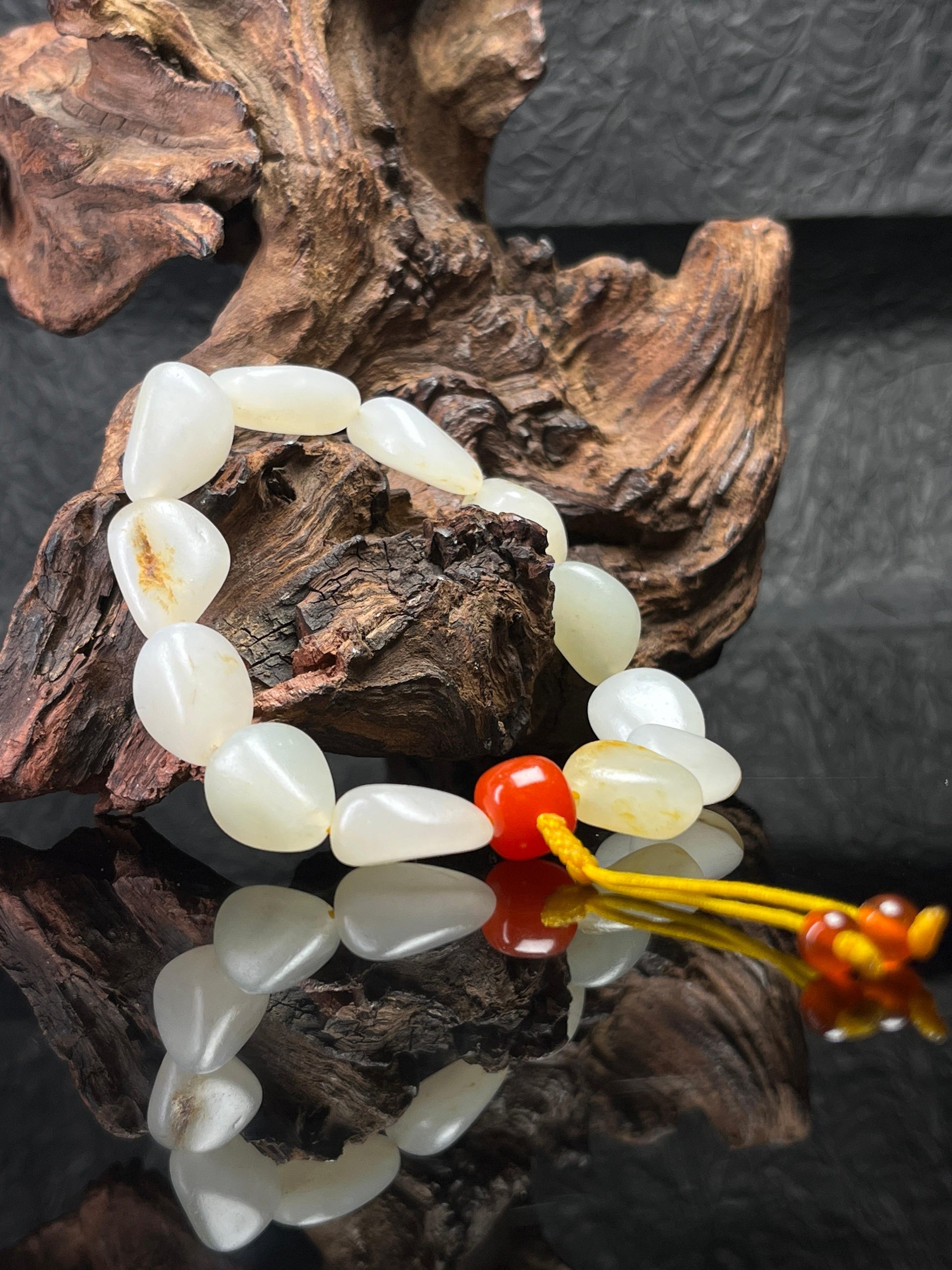 新疆和田玉天然籽料原石白玉黄沁手串（yc232592）