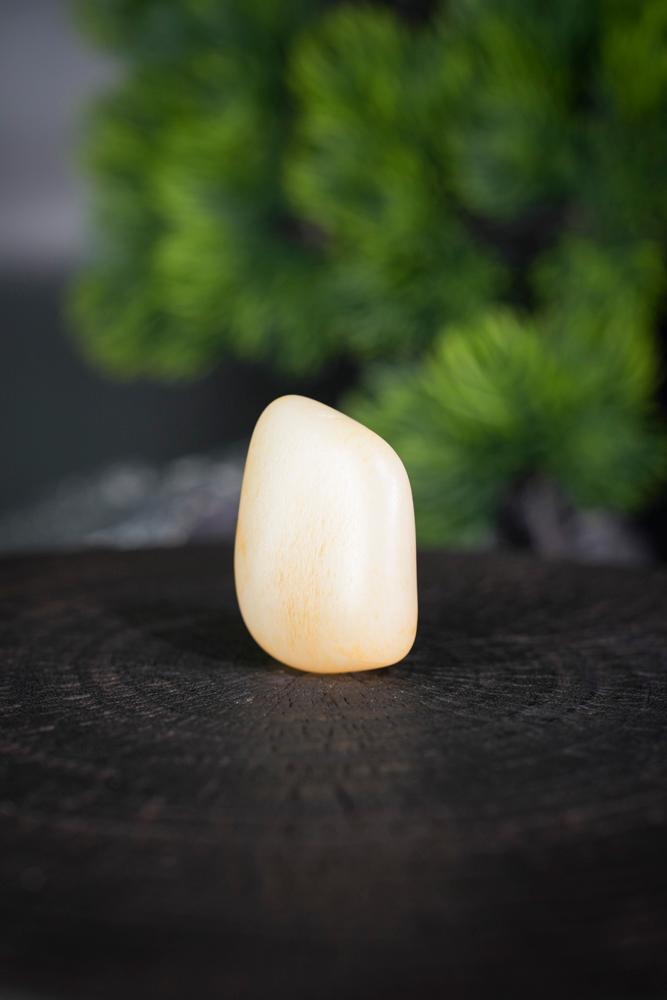 和田玉满洒金皮籽料原石挂件（yc217396）