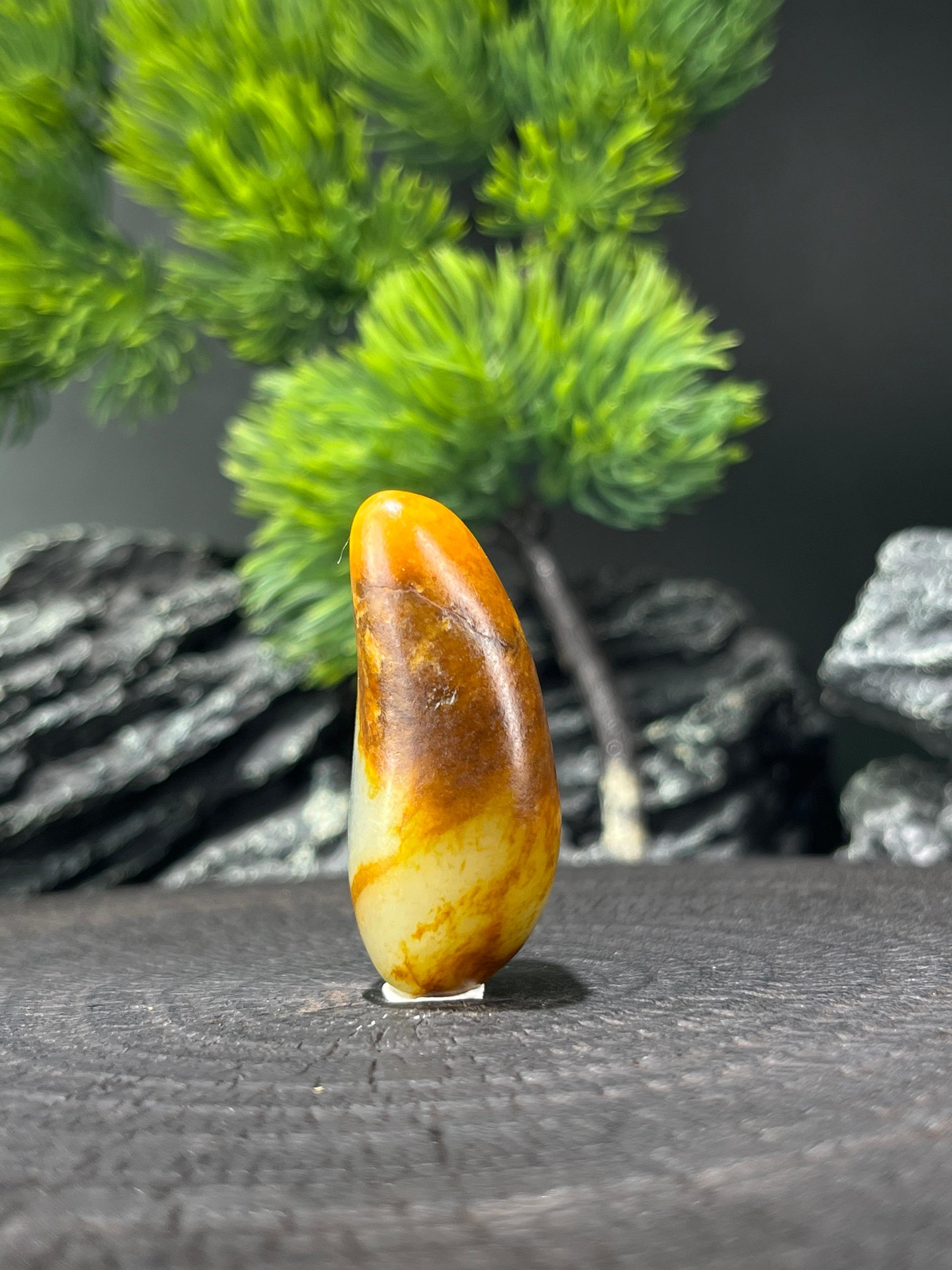 和田玉白玉聚红黄皮略带青花籽料原石挂坠（yc224565）