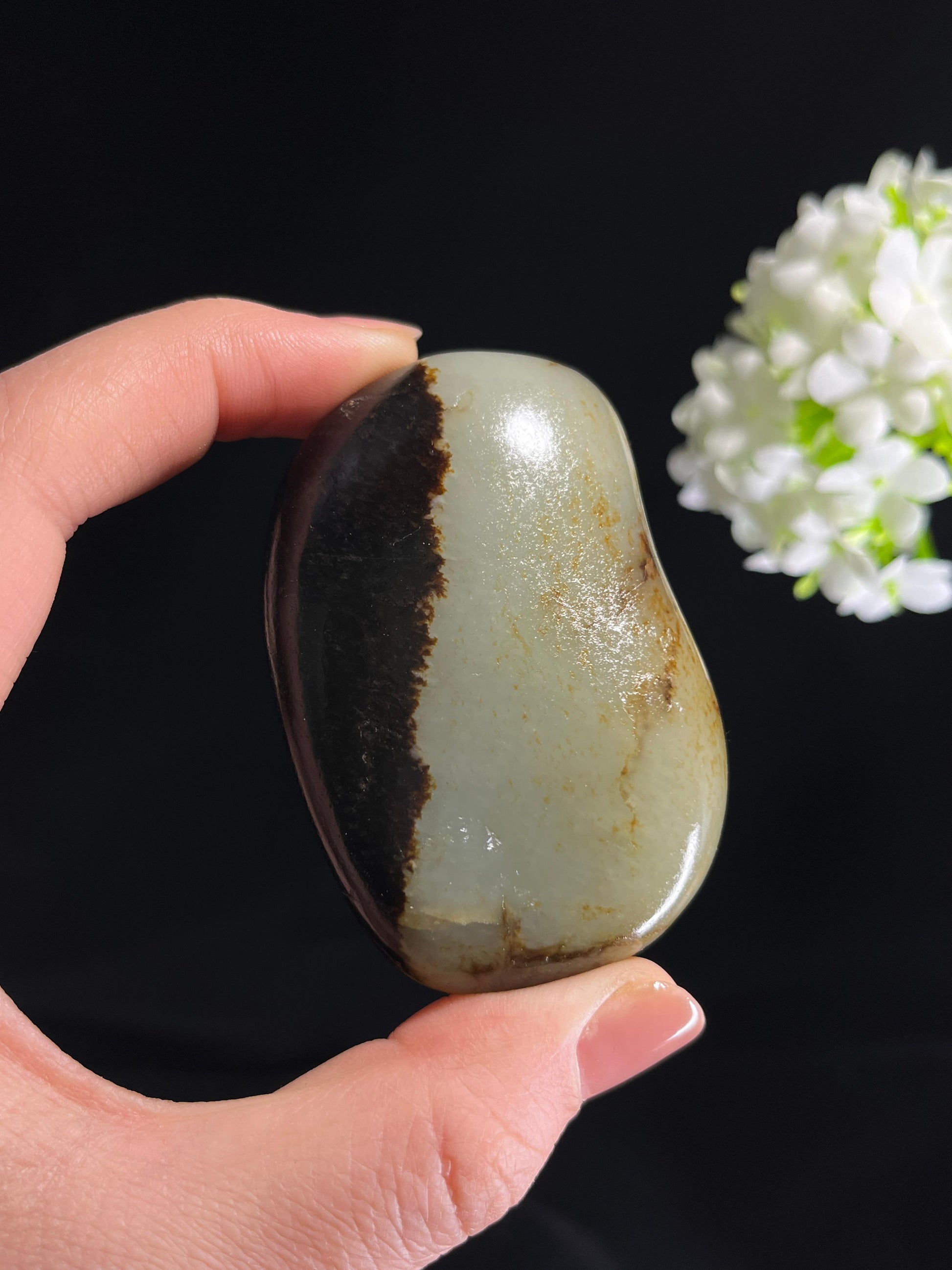 和田玉白玉黑皮“阴阳太极”籽料原石手把件（yc278053）