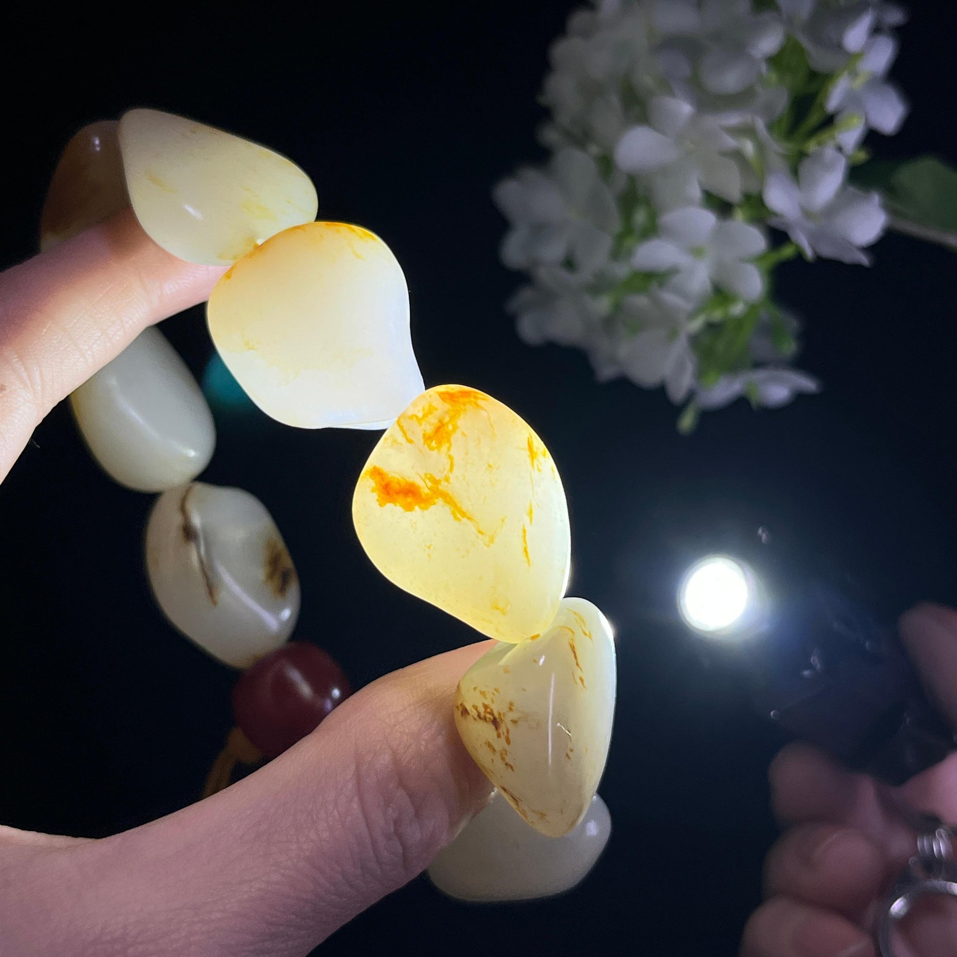 和田玉白玉洒金皮黑红皮籽料原籽手串（yc347498）